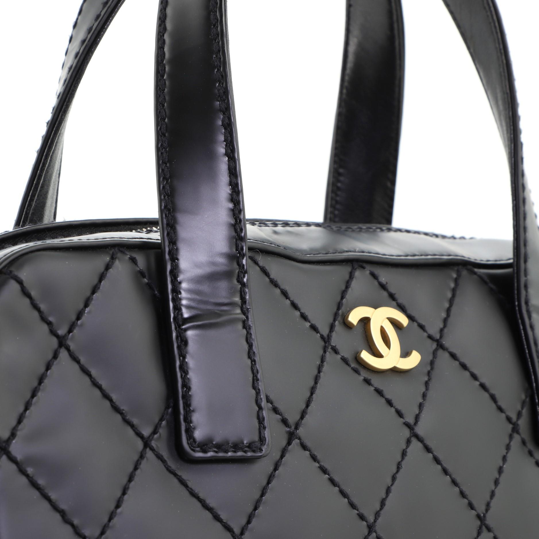 Chanel Surpique Umhängetasche aus gestepptem Leder mit Reißverschluss Medium 1