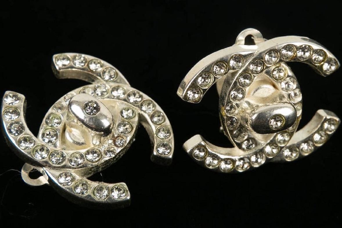 Chanel Swarovski Rhinestone and Silver Plated Metal Spinner Earrings In Excellent Condition For Sale In SAINT-OUEN-SUR-SEINE, FR