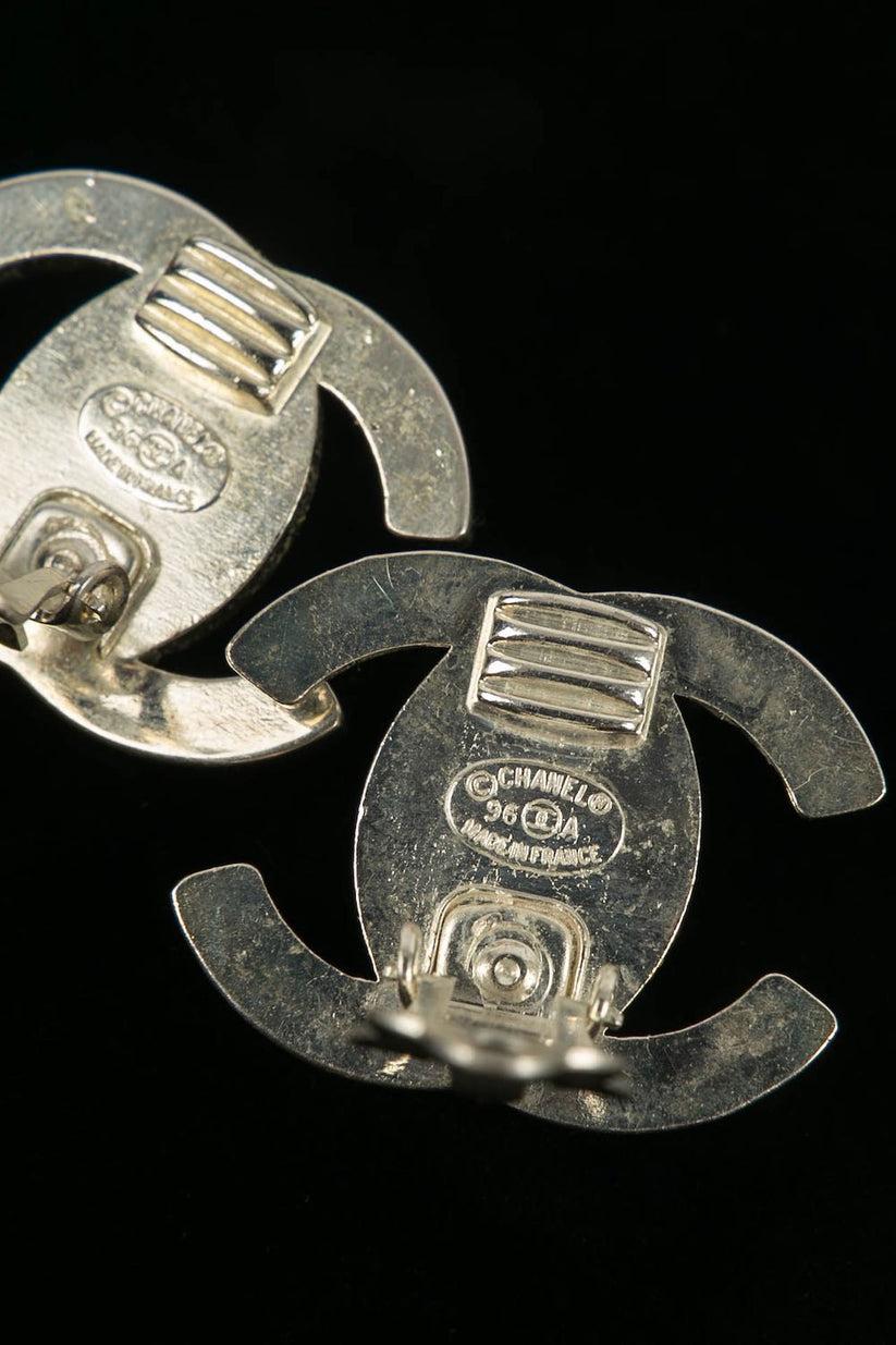 Chanel Swarovski-Ohrringe mit Strass und versilbertem Metall und Spinner im Angebot 1