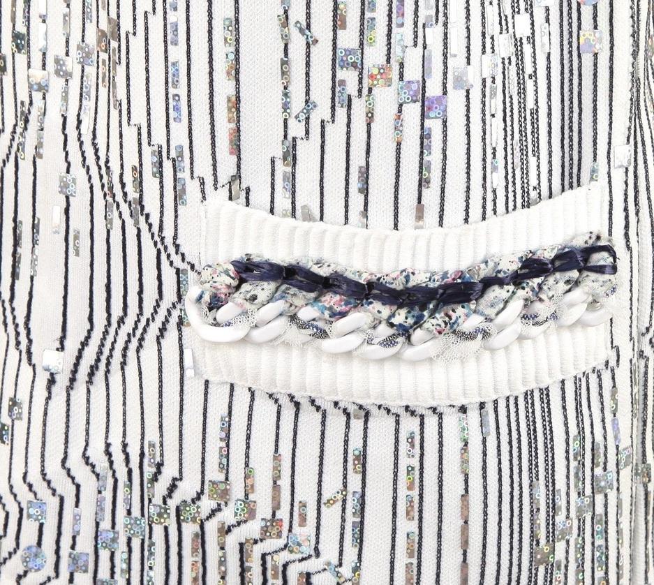 CHANEL Pulloverkleid aus weißem Metallic-Strick mit kurzen Ärmeln in Silberblau 14S 2014 Gr. 40 im Zustand „Hervorragend“ im Angebot in Hollywood, FL