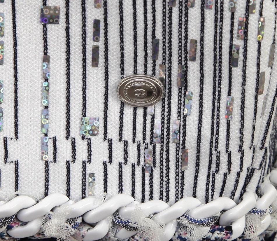 CHANEL Pulloverkleid aus weißem Metallic-Strick mit kurzen Ärmeln in Silberblau 14S 2014 Gr. 40 im Angebot 1
