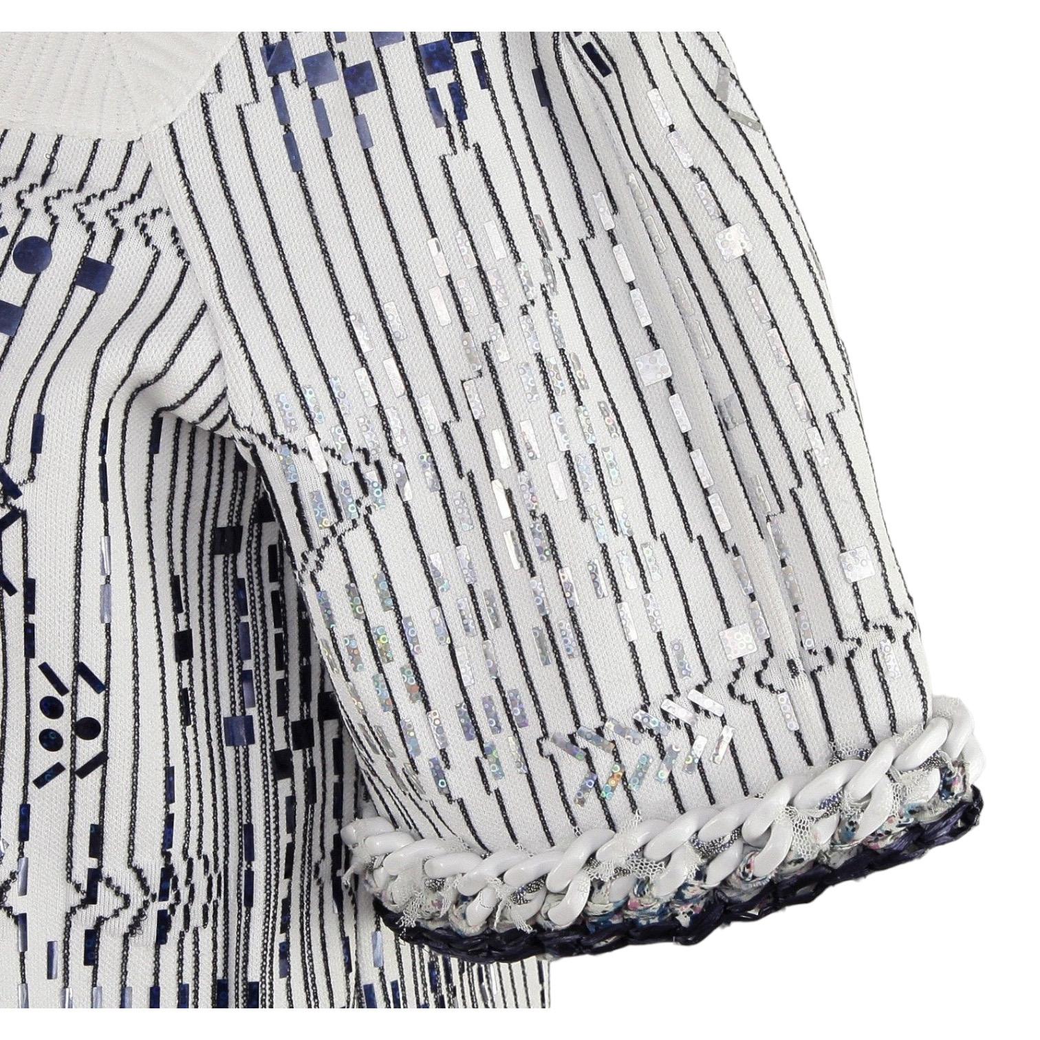 CHANEL Pulloverkleid aus weißem Metallic-Strick mit kurzen Ärmeln in Silberblau 14S 2014 Gr. 40 im Angebot 2