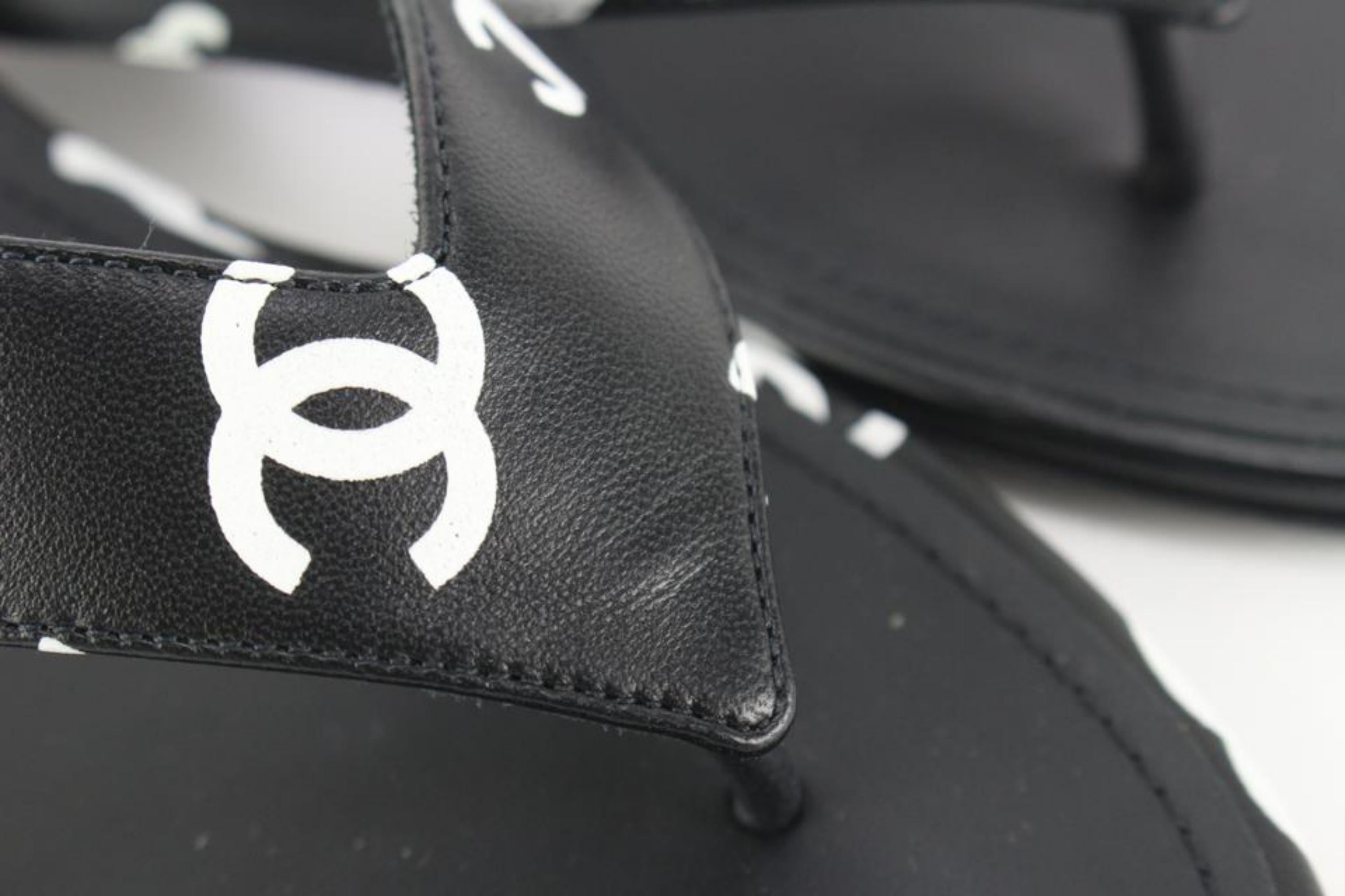 Chanel sz 37 22S Black White Lambskin CC Logo Thong Flat Flip Flop 45cz518s For Sale 1