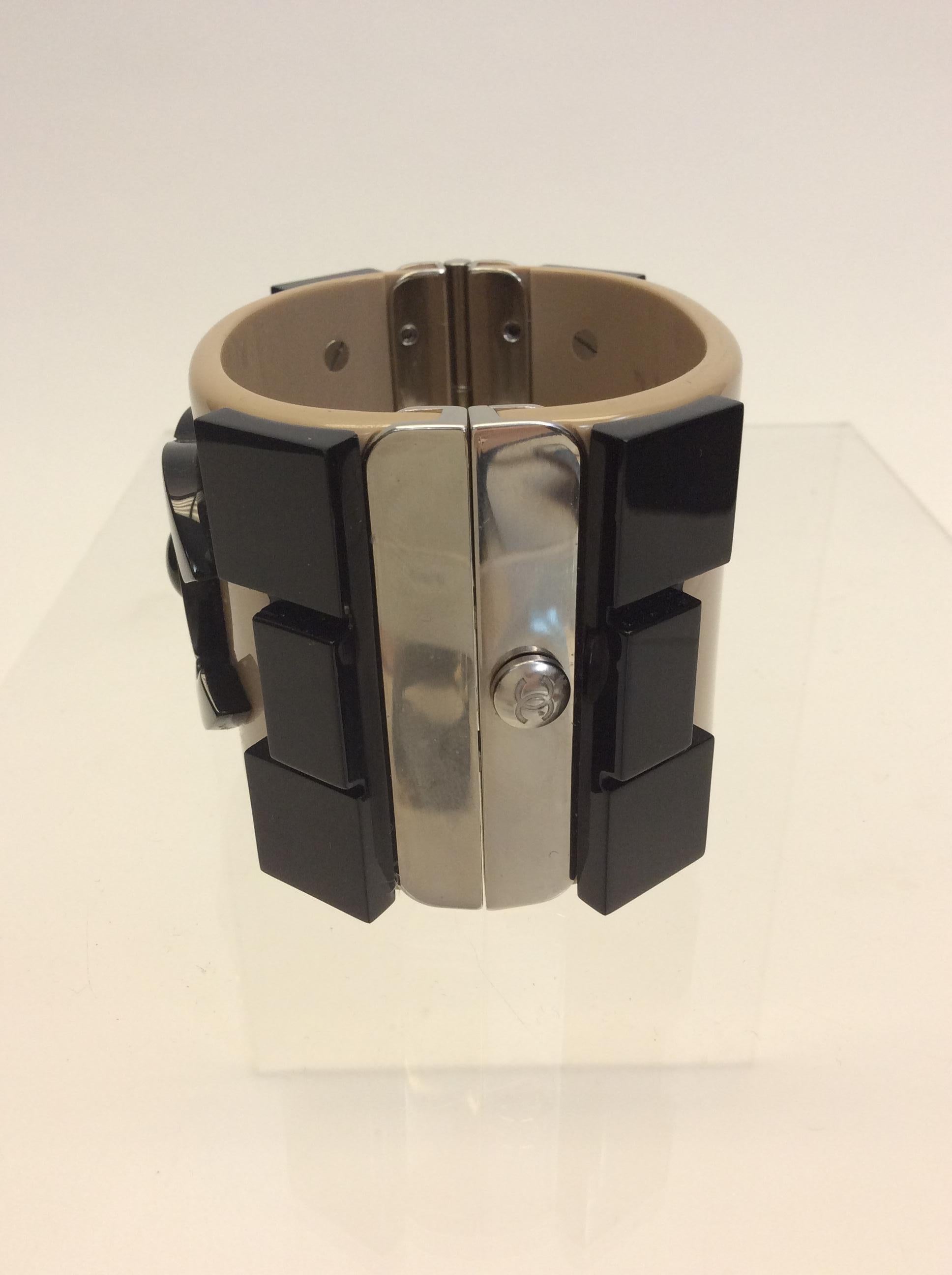 Chanel Tan and Black Lucite Cuff
$1800
Made in France
6.5