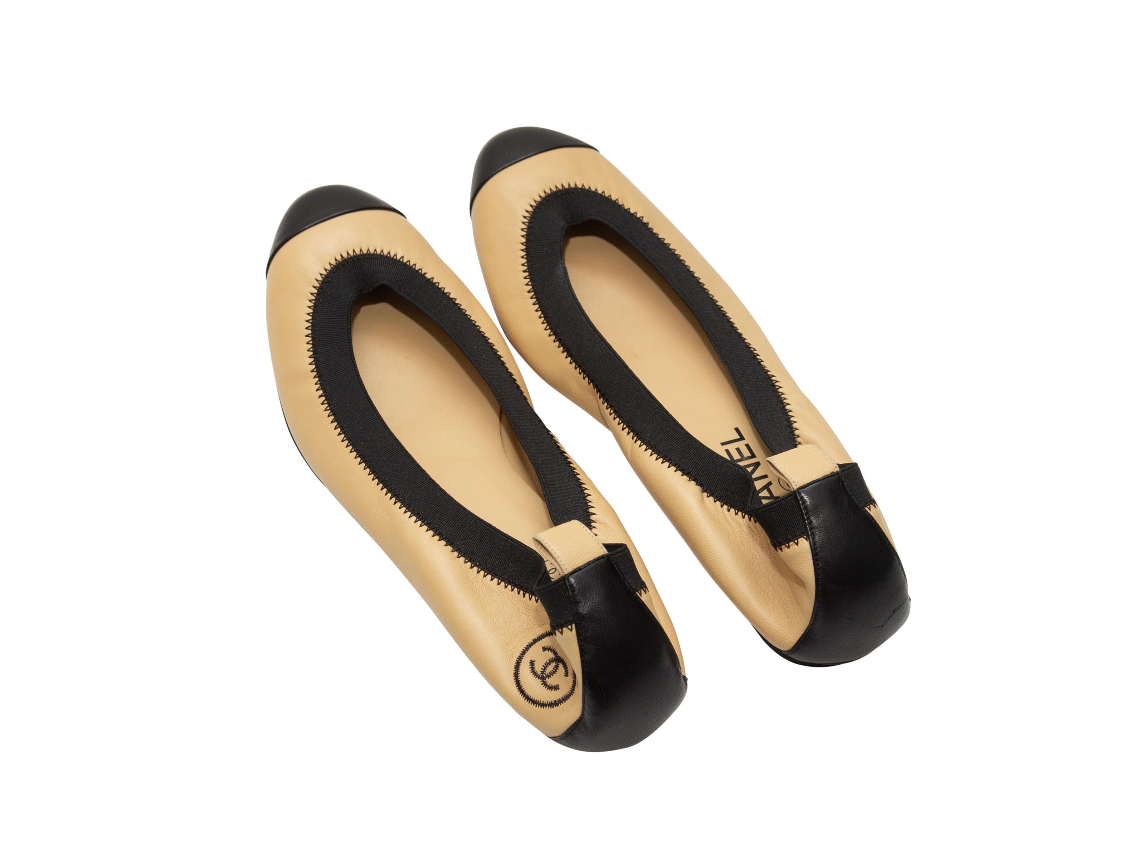 Chanel Tan & Schwarz Cap-Toe Ballet Flats (Beige)
