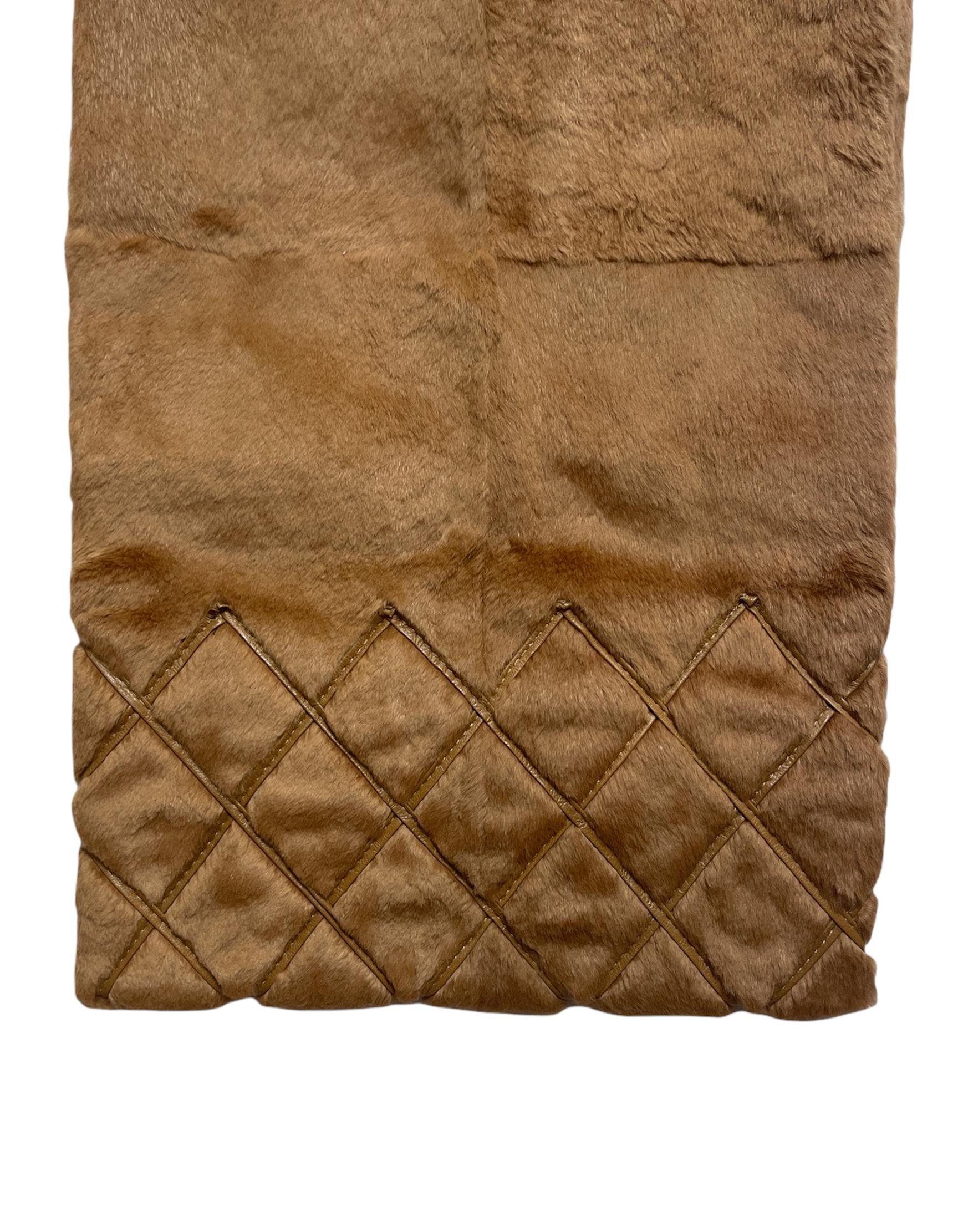 Chanel Tan/ Brown Rabbit Fur Stole w/ Leather Quilted Stitch at Trim Excellent état - En vente à New York, NY