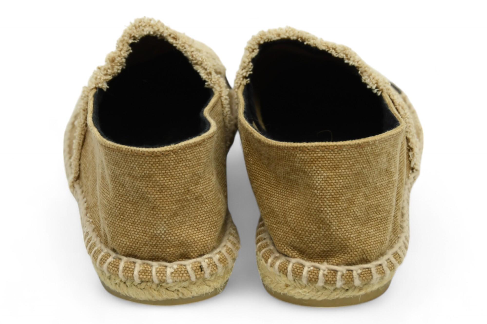 Chanel Espadrilles aus braunem Canvas  Größe 6 US Damen im Angebot