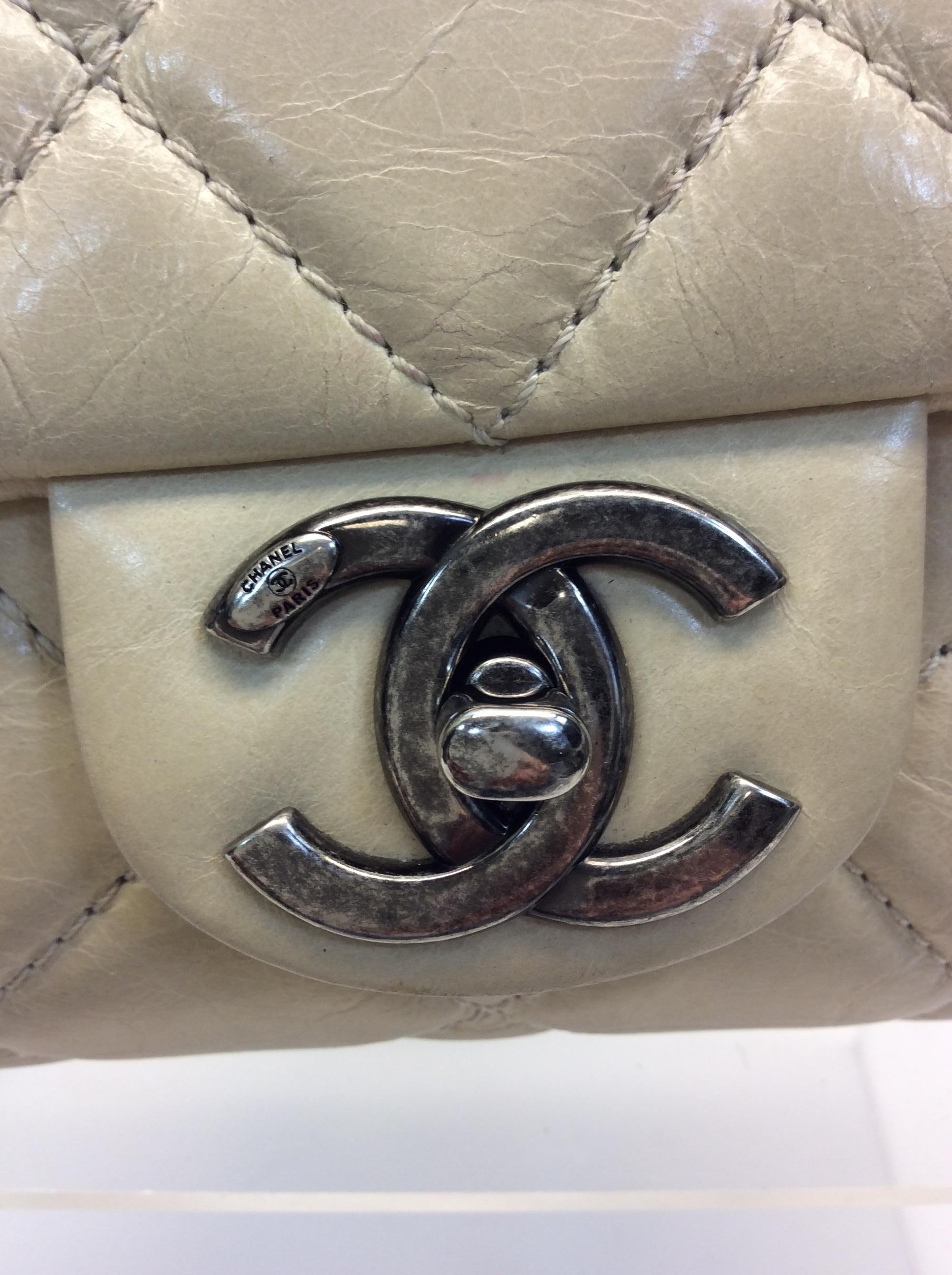 Women's Chanel Tan Leather Flap with Gunmetal Hardware For Sale