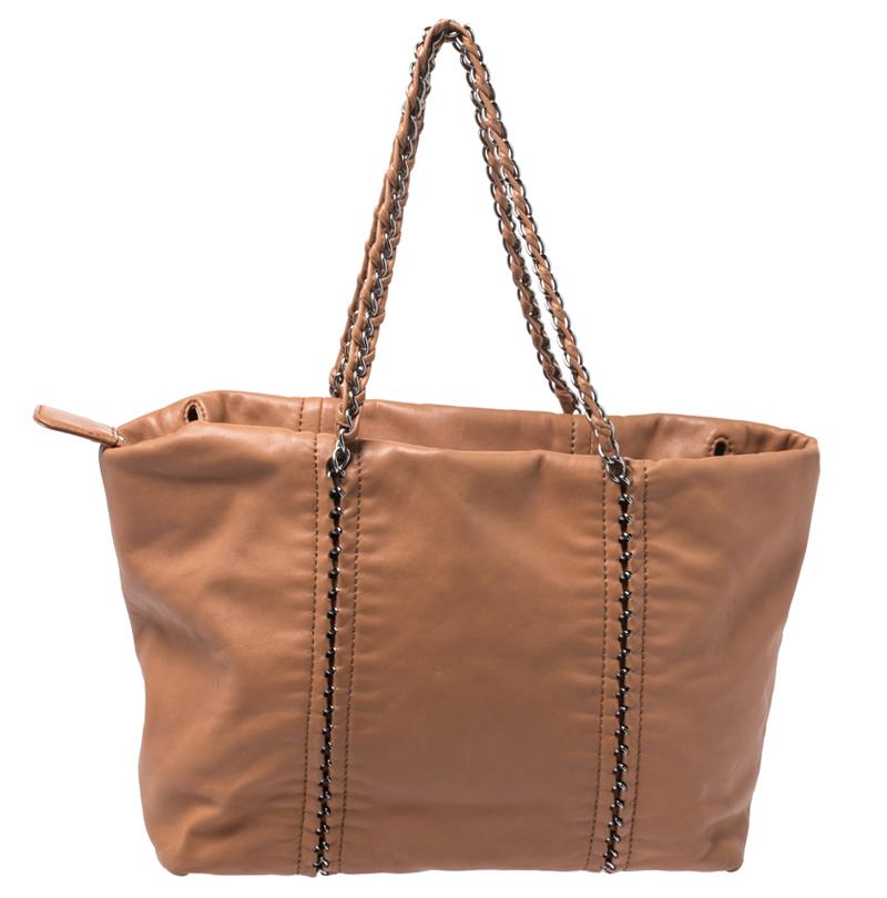 One cannot go wrong with a tote like this Chanel creation. Like al designs from the brand, this one exudes sophistication and effortless style. Crafted in France, it is made from quality leather and comes in a lovely shade of tan. It is styled with