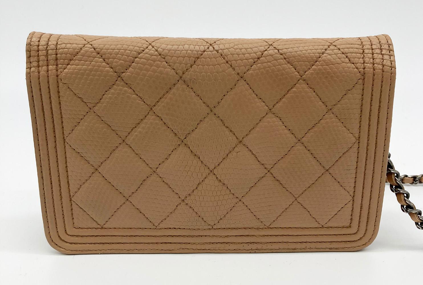 Chanel Tan Lizard Boy Wallet on Chain in excellent condition. Tan quilted lizard leather exterior trimmed with ruthenium hardware. Snap flap closure opens to a matching tan nylon interior with 6 credit card pockets, one slit pocket and one zipped