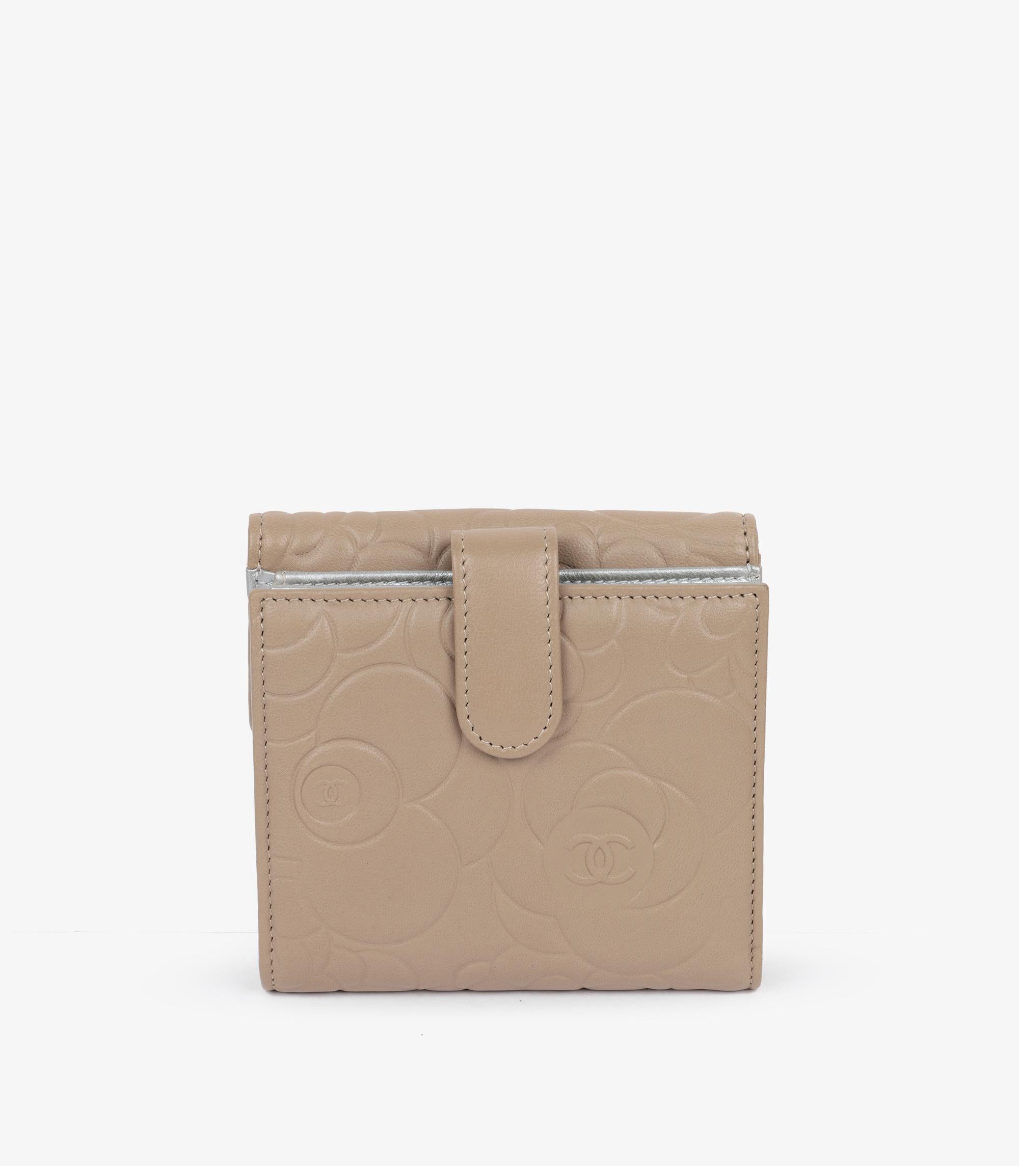 Chanel Taupe Camellia Embossed Lambskin Leather Classic Compact Wallet

Brand- Chanel
Model- Classic Compact Wallet
Product Type- Wallet
Serial Number- 17******
Age- Circa 2012
Accompanied By- Chanel Dust Cover, Box, Authenticity Card
Colour-