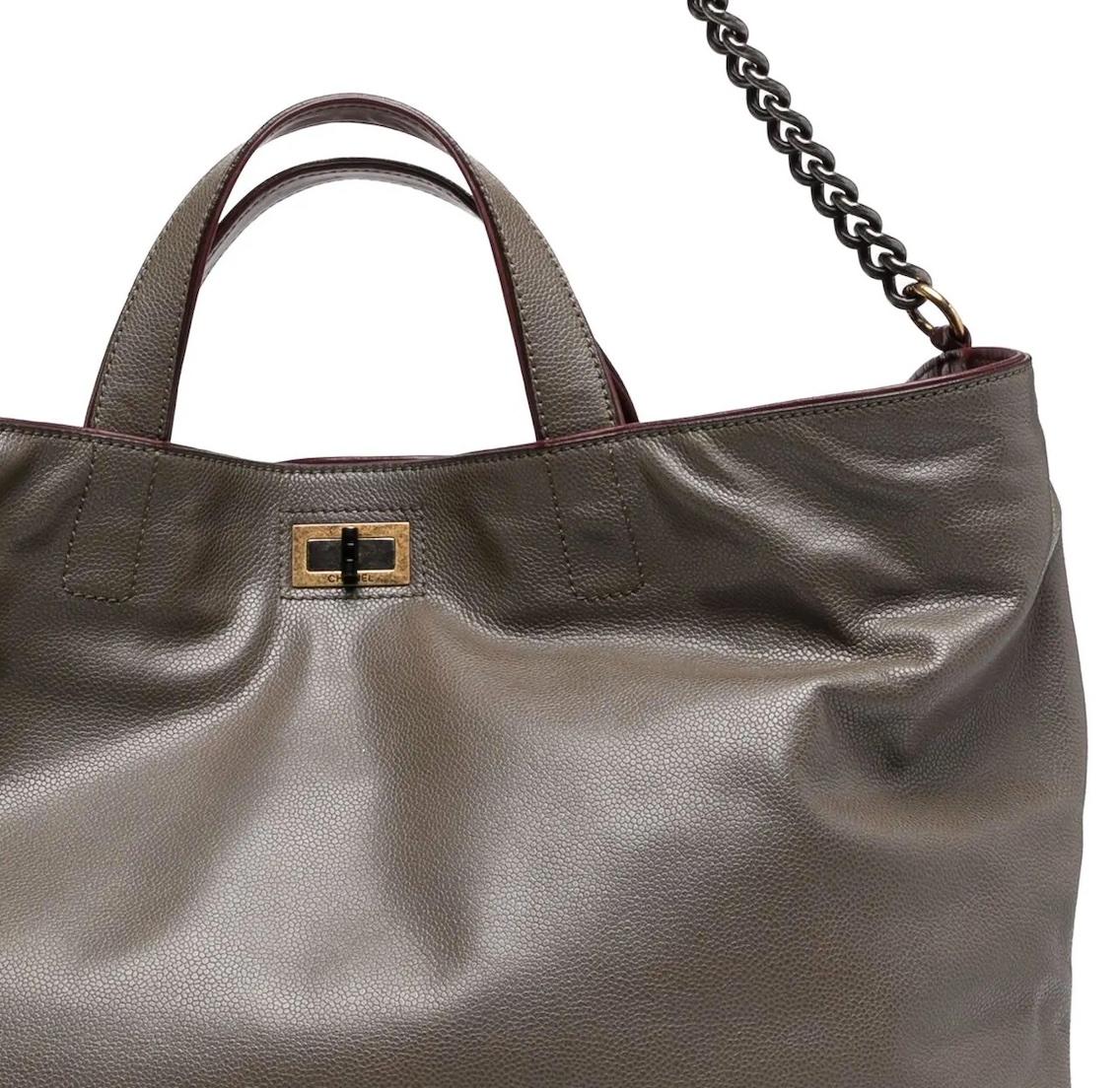Femenino o masculino Chanel Bolso Tote Mademoiselle Reissue Gris Topo en venta