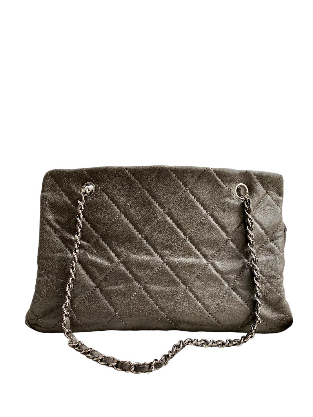 Chanel Tote Bag in Taupe  im Angebot 1