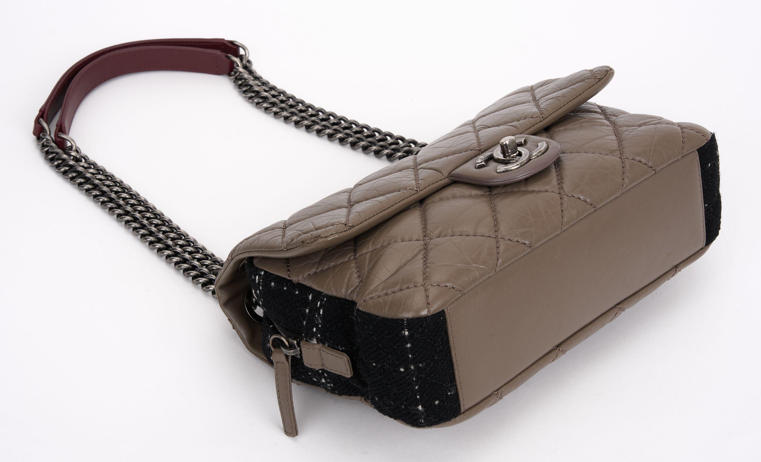 Women's Chanel Taupe Tweed Portobello Flap Bag For Sale