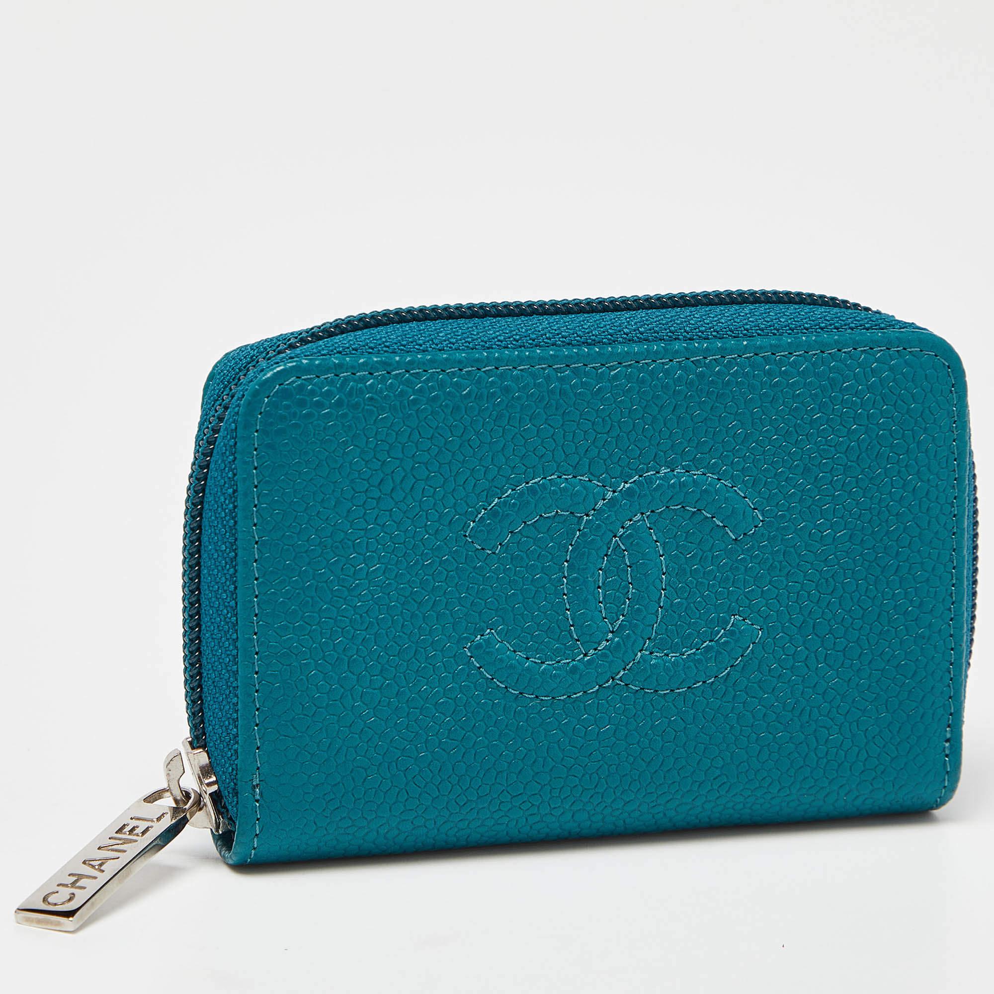 Crafted using Caviar leather, this Chanel coin purse will help carry your coins and other little essentials with ease. It comes in a lovely teal blue hue.


