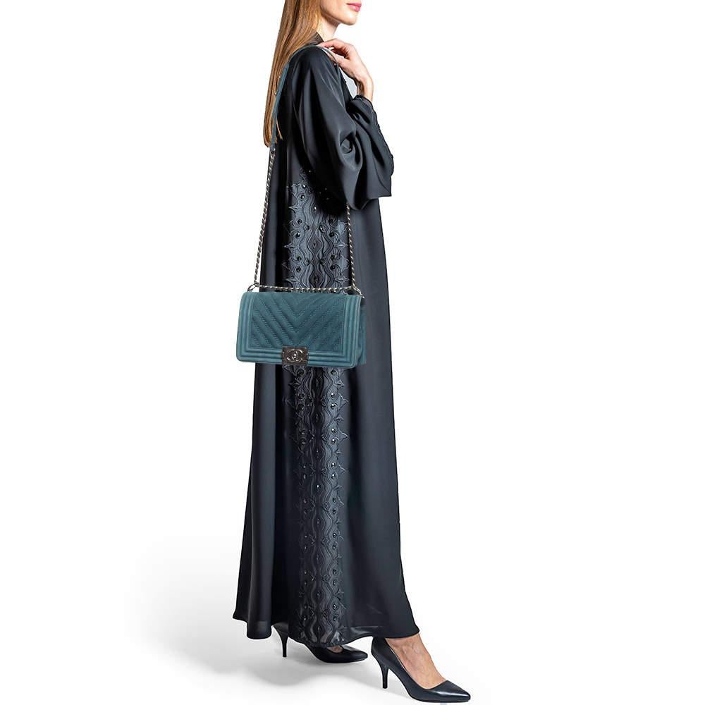 Chanel Teal Blue Chevron Nubuck Leather Medium Boy Flap Bag In Good Condition In Dubai, Al Qouz 2