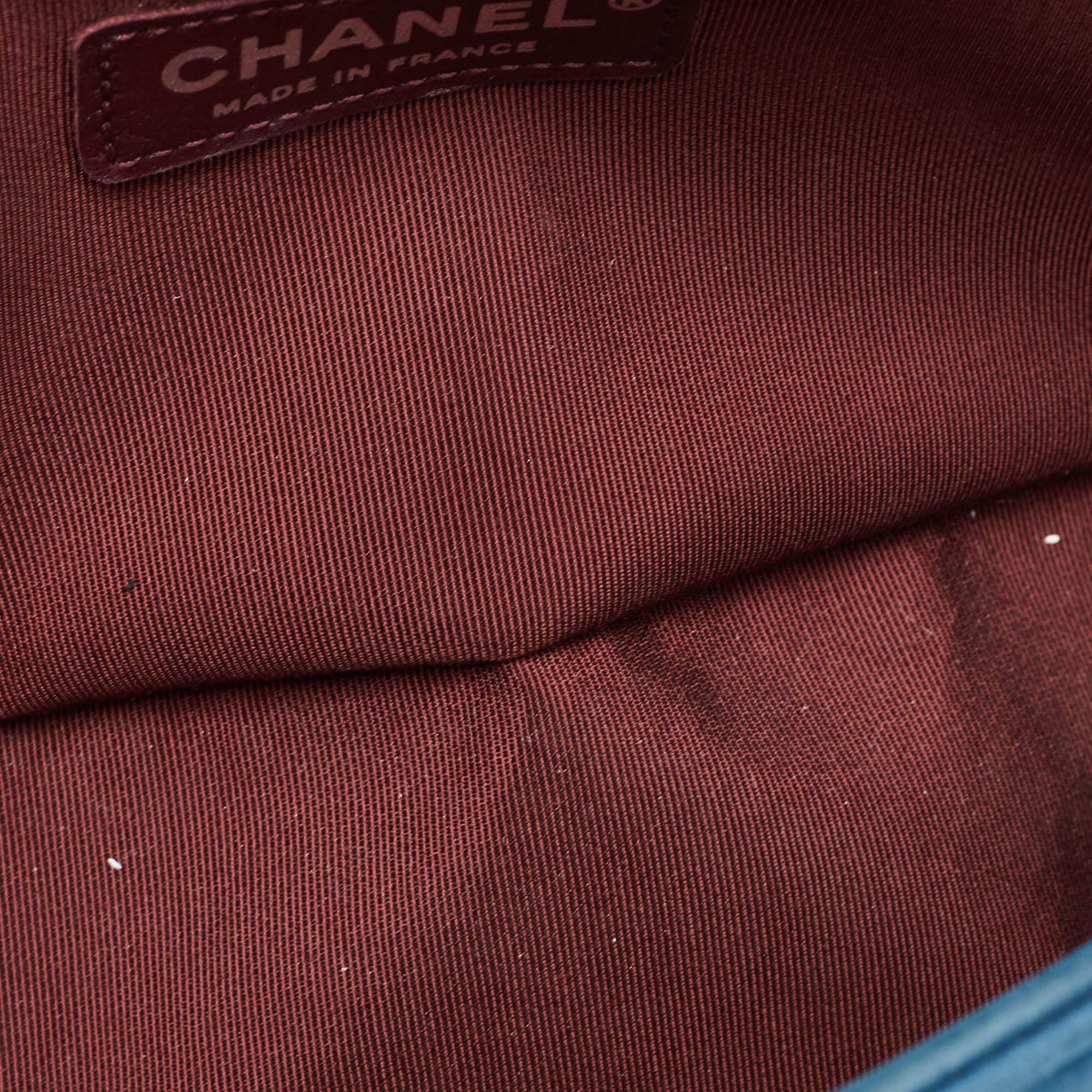 Chanel Teal Blue Chevron Nubuck Leather Medium Boy Flap Bag In Good Condition In Dubai, Al Qouz 2
