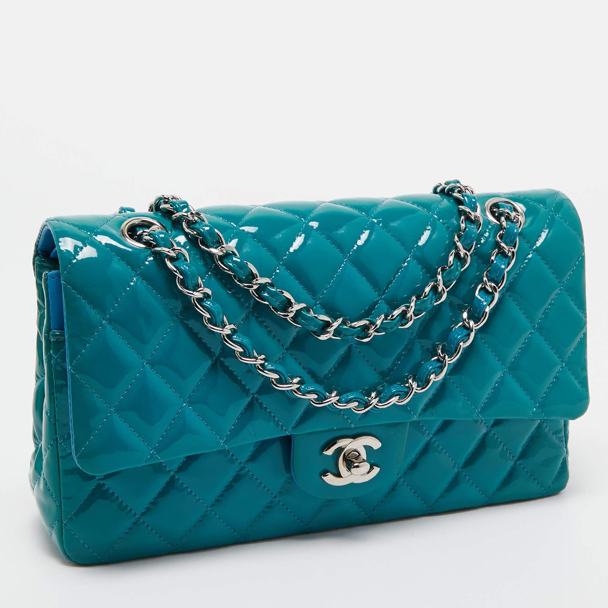 Chanel Teal Blue Quilted Patent Leather Medium Classic Double Flap Bag In Fair Condition For Sale In Dubai, Al Qouz 2