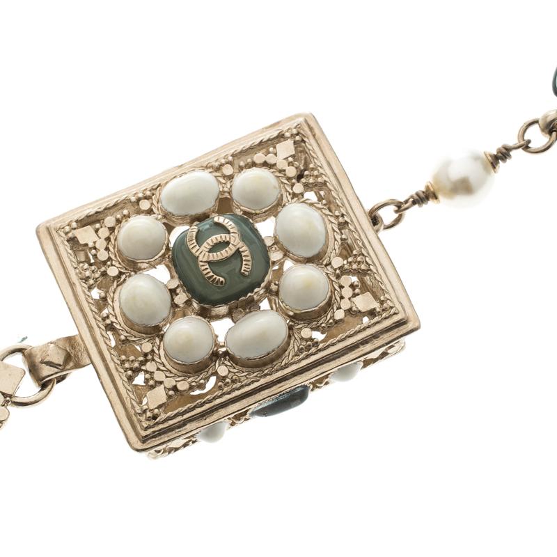 The astounding Cruise 2015 collection of Chanel graced us with this pretty and glamorous necklace that makes a chic choice for an evening look. Crafted from gold-tone metal, the aesthetically-gorgeous pendant of the necklace is a breathtaking