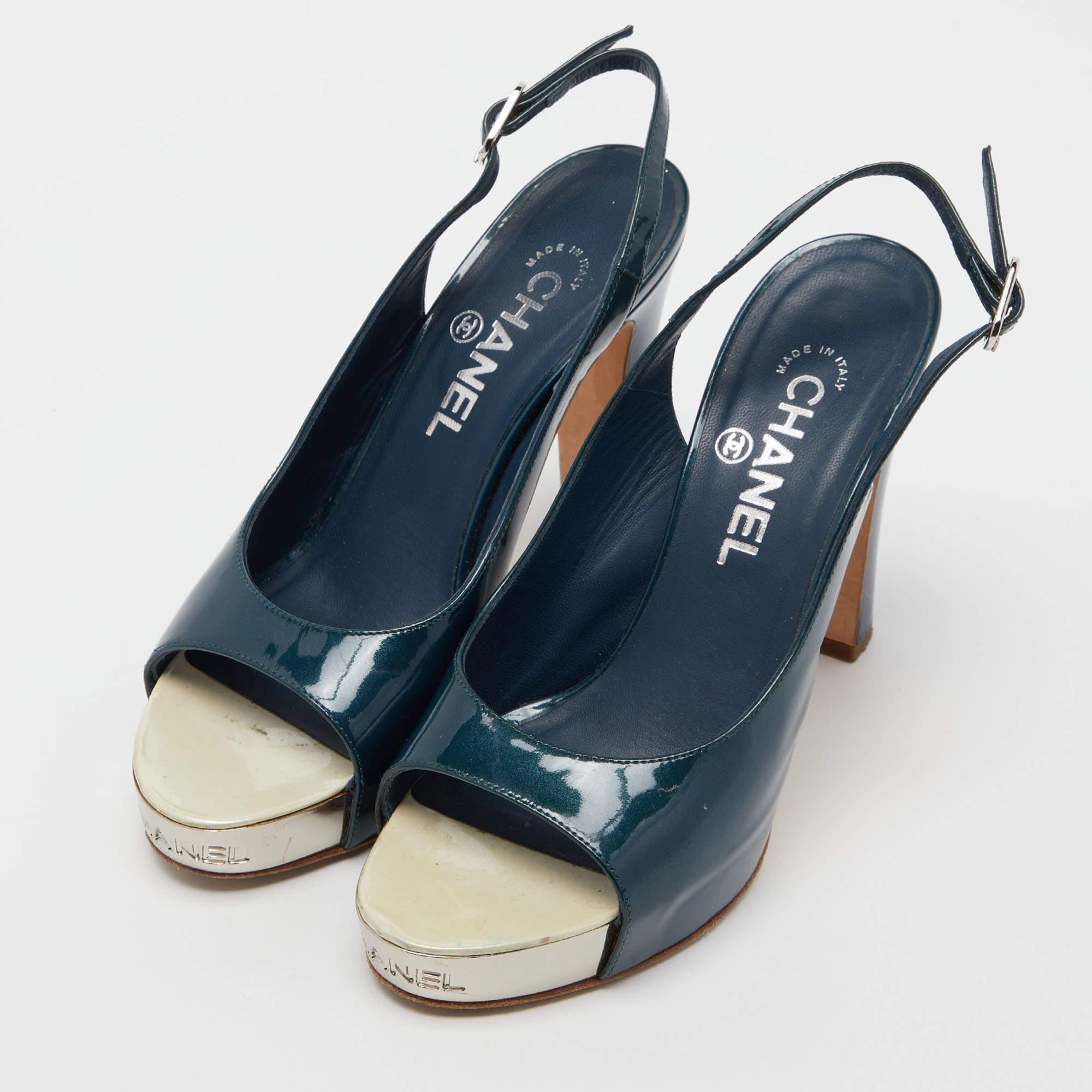 These sandals will frame your feet in an elegant manner. Crafted from quality materials, they flaunt a classy display, comfortable insoles & durable heels. 