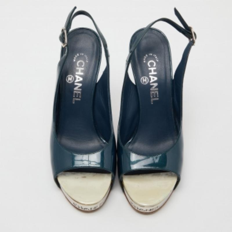 Chanel Sandalias de charol verde turquesa con plataforma abierta en los dedos talla 38 Azul en venta