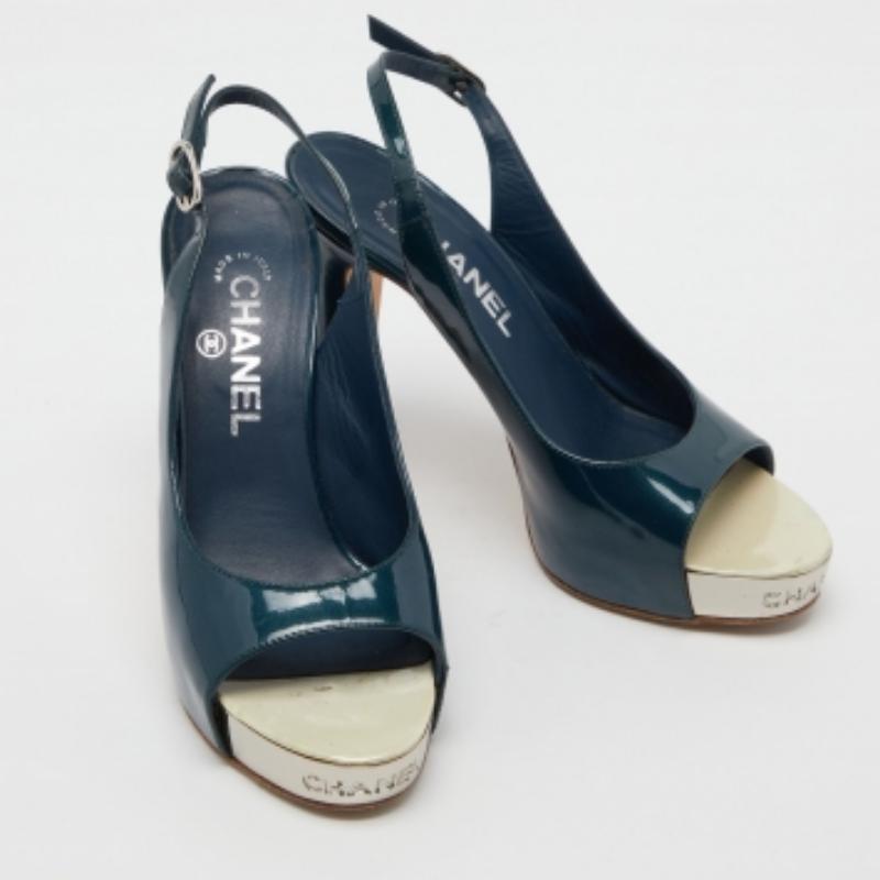 De las mujeres Chanel Sandalias de charol verde turquesa con plataforma abierta en los dedos talla 38 en venta