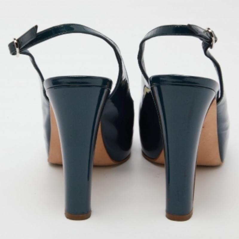 Chanel Sandalias de charol verde turquesa con plataforma abierta en los dedos talla 38 en venta 1