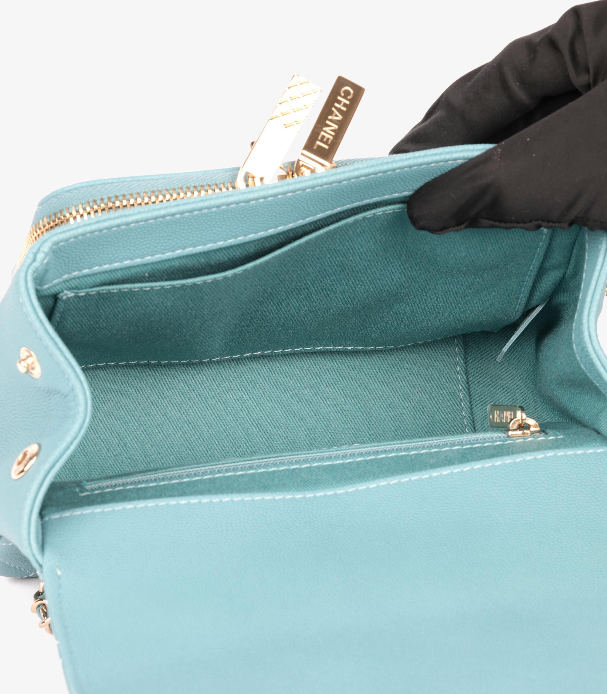Chanel - Mini sac à rabat Affinity en cuir caviar matelassé Teal en vente 6