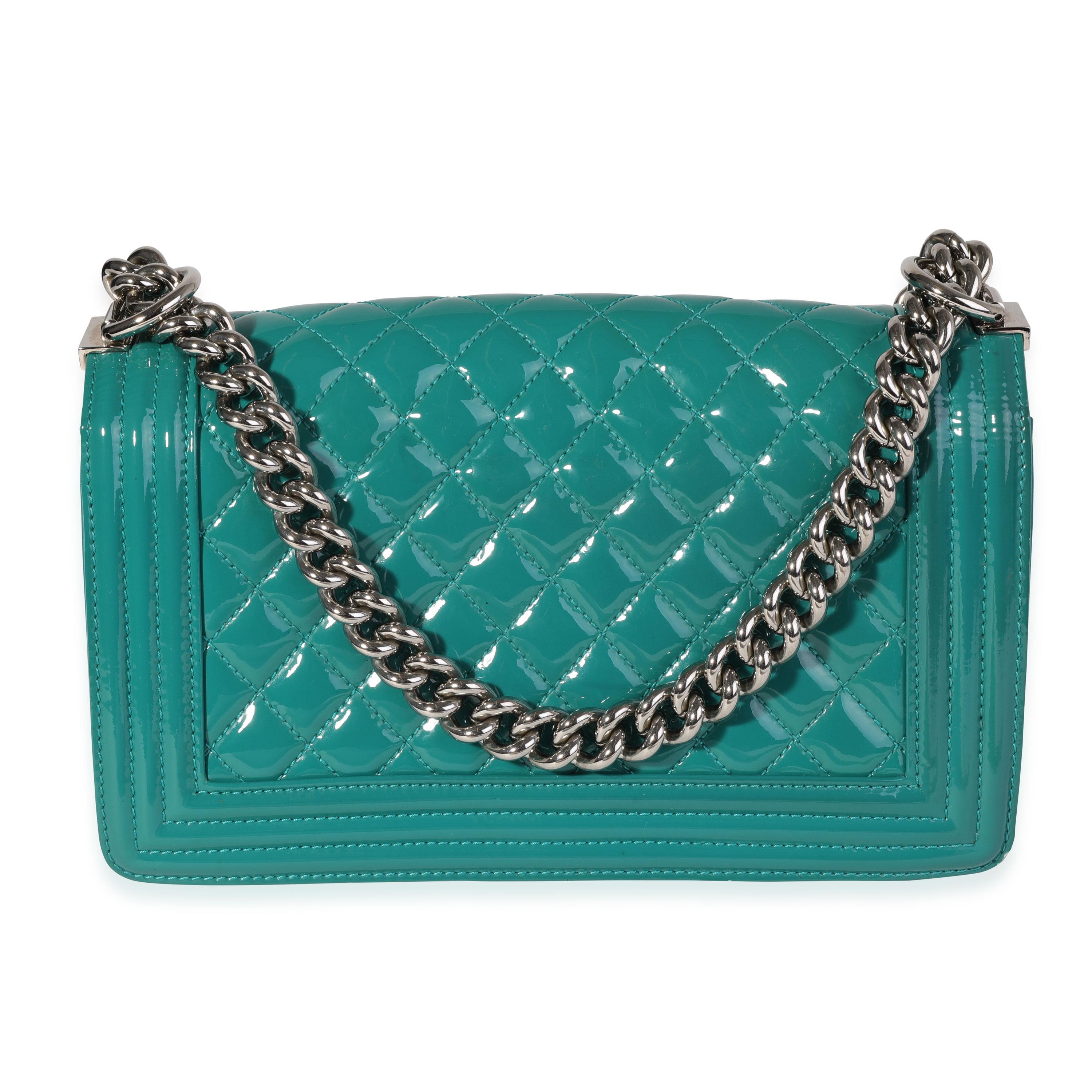 Listing Title: Chanel Teal Quilted Patent Leather & Plexi Old Medium Boy Bag
SKU: 119799
Condition: Pre-owned (3000)
Handbag Condition: Very Good
Condition Comments: Very Good Condition. Scuffing to corners and exterior. Light marks to patent