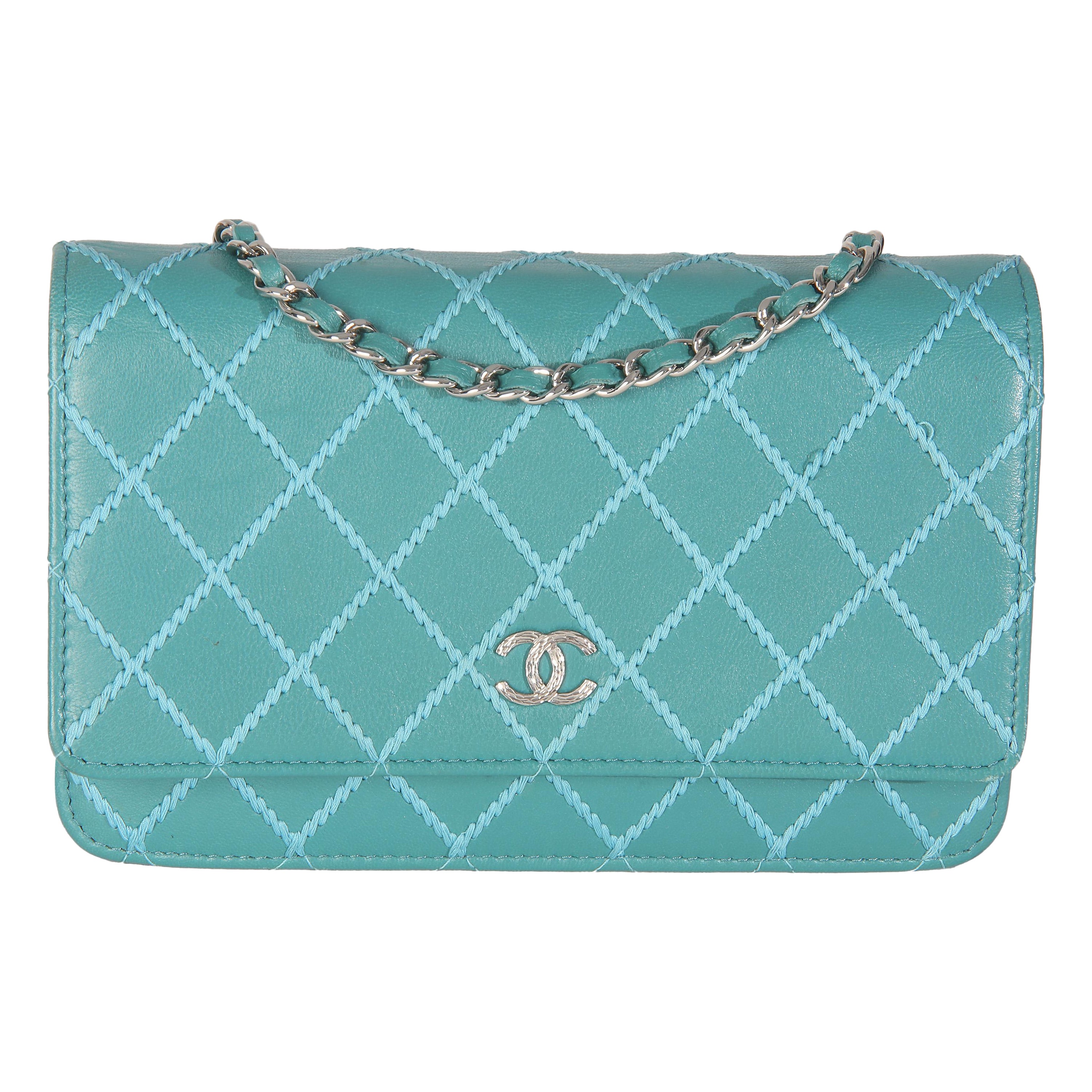 Chanel Cartera de piel de becerro cosida en color verde azulado con cadena en venta