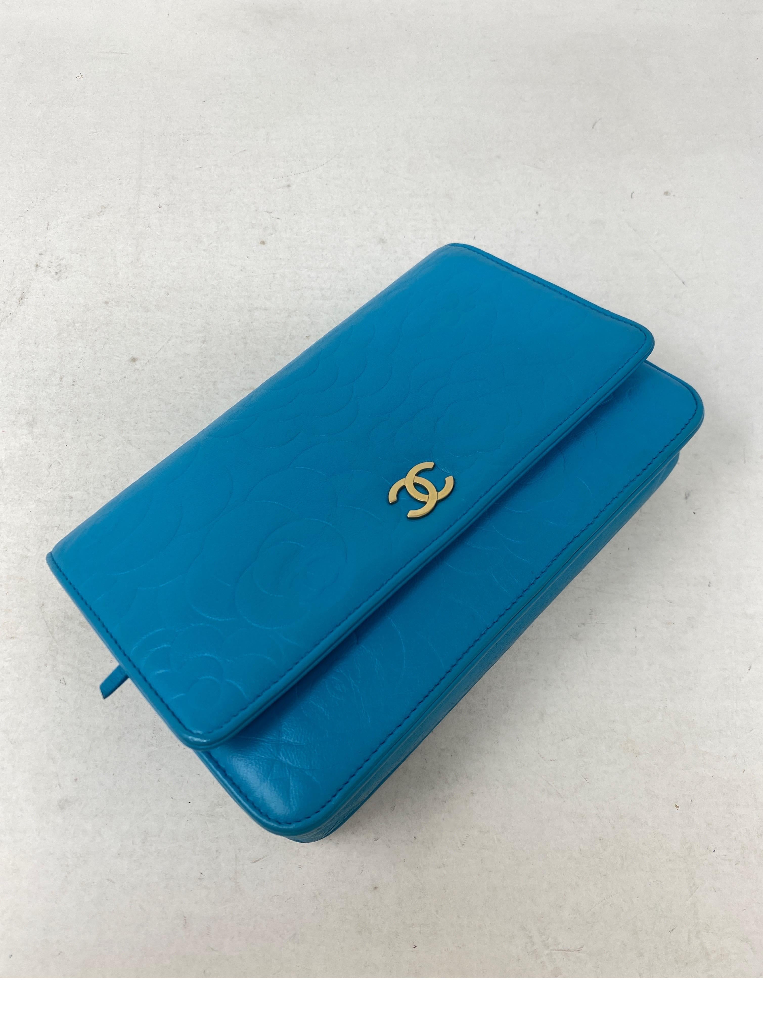 Chanel Teal Wallet On A Chain Bag  In Excellent Condition In Athens, GA