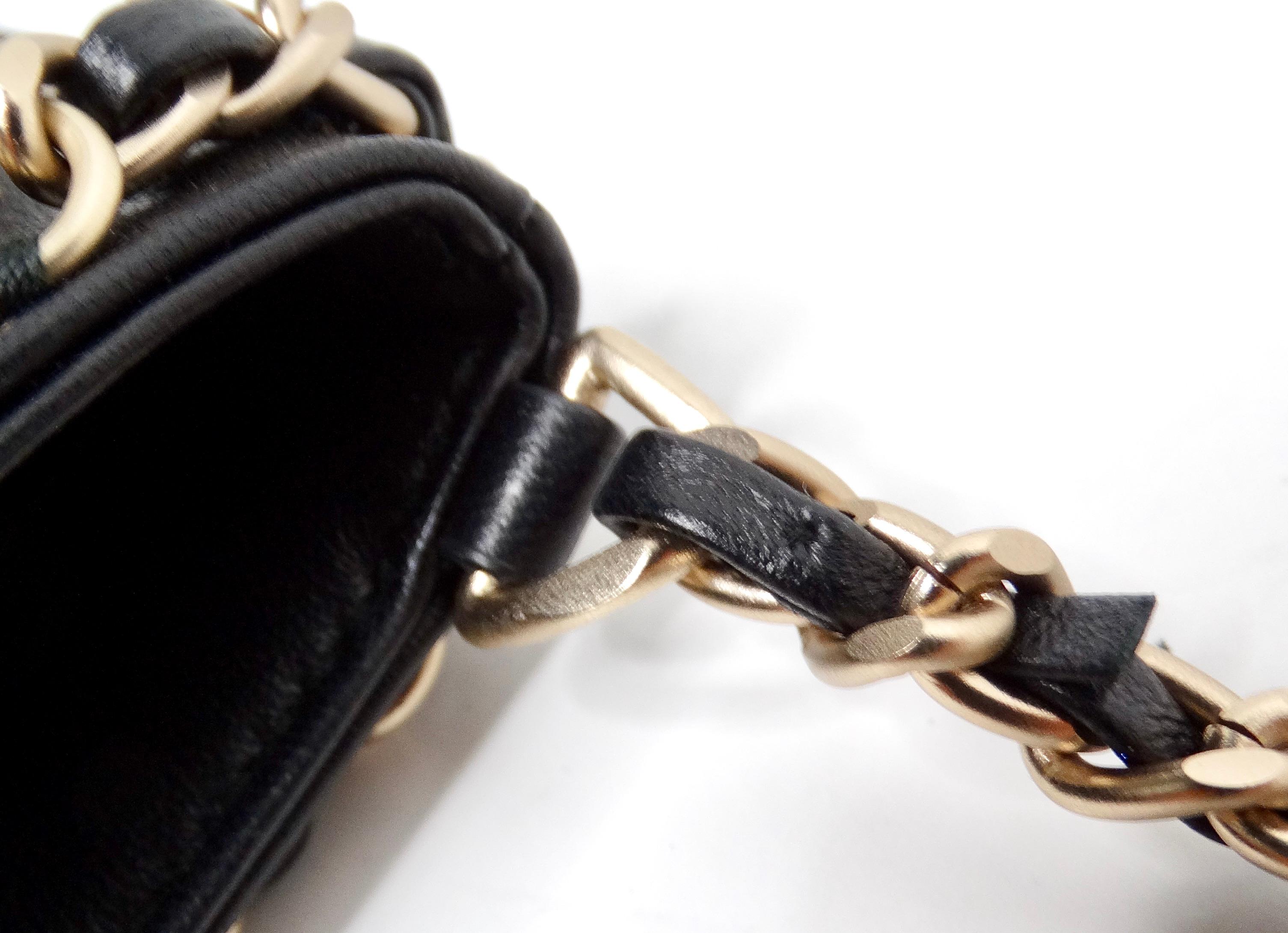 Chanel Tech Me Out Schwarz Lammfell Leder Clutch mit Kette 2020 im Angebot 1