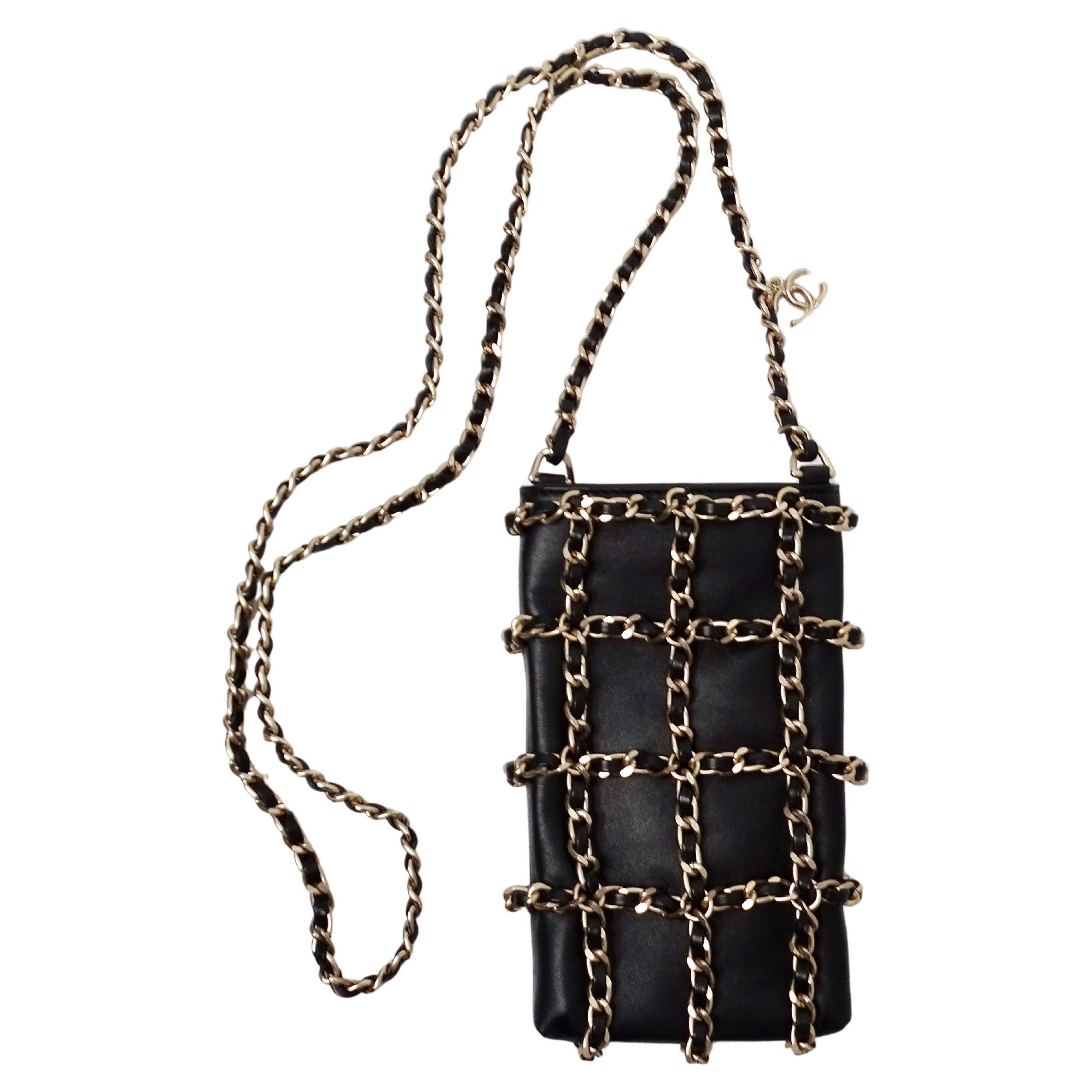 Chanel Tech Me Out Pochette in pelle di agnello nera con catena 2020