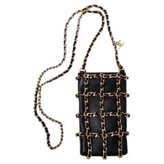 Chanel Tech Me Out Pochette in pelle di agnello nera con catena 2020