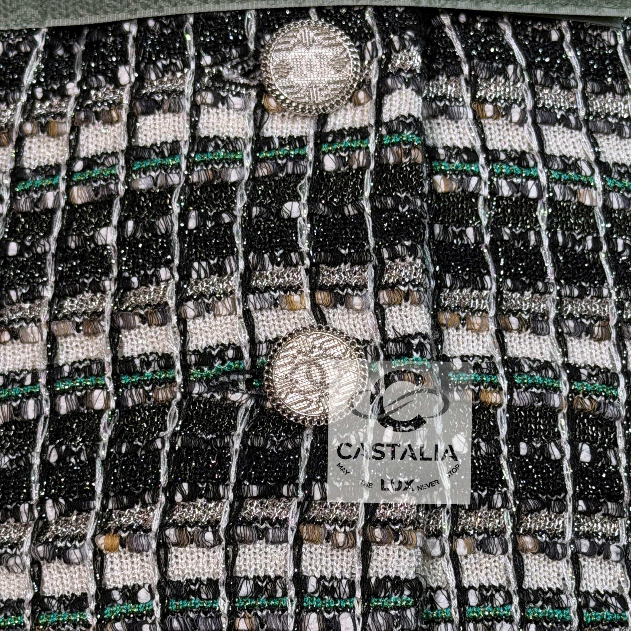 CHANEL Techno-Chic-Jacke mit CC-Juwel-Applikationen 36 FR im Angebot 6