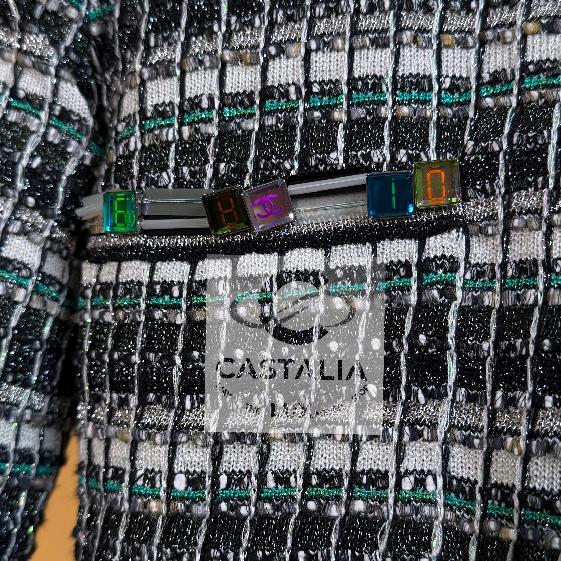 CHANEL Techno-Chic-Jacke mit CC-Juwel-Applikationen 36 FR im Angebot 10