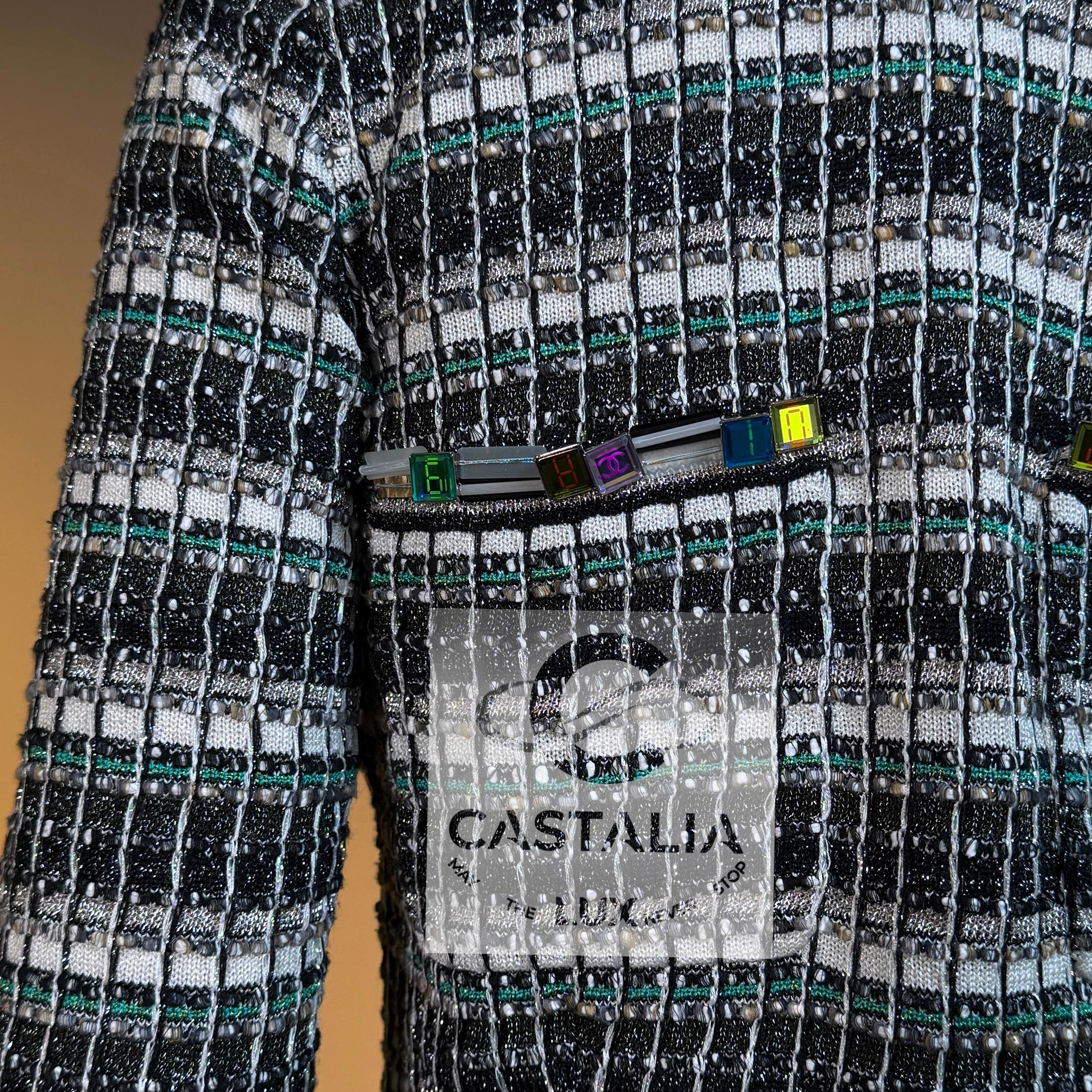 CHANEL Techno-Chic-Jacke mit CC-Juwel-Applikationen 36 FR im Angebot 12