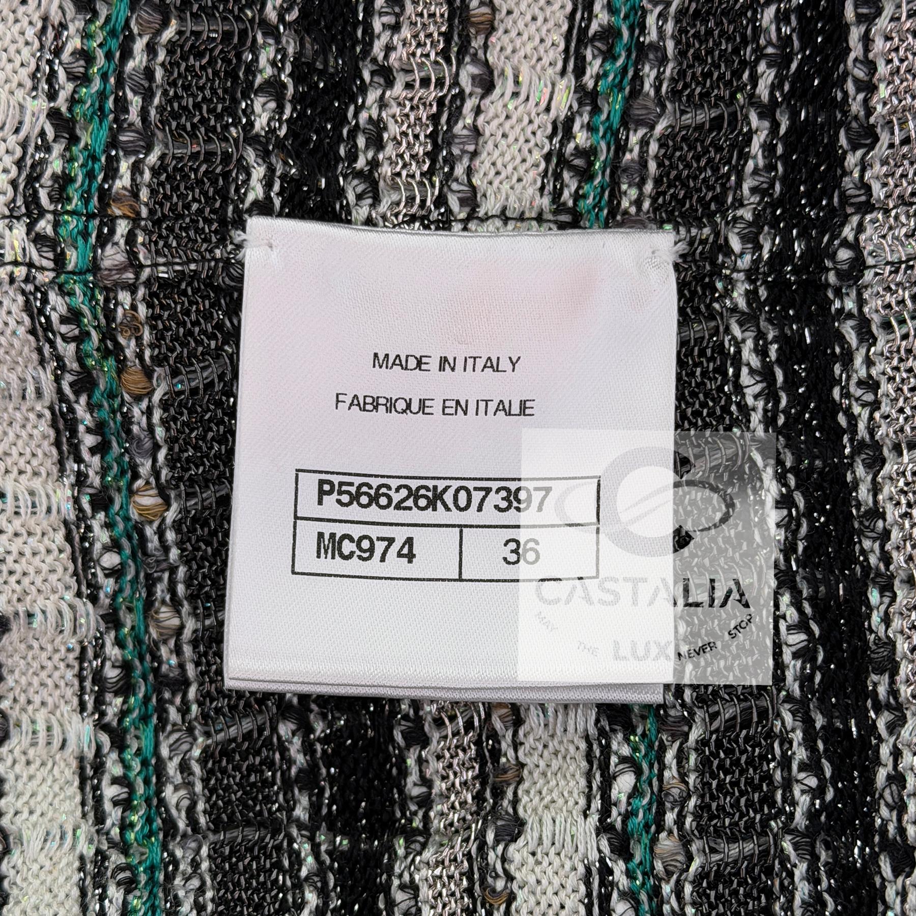 CHANEL Techno-Chic-Jacke mit CC-Juwel-Applikationen 36 FR im Angebot 14