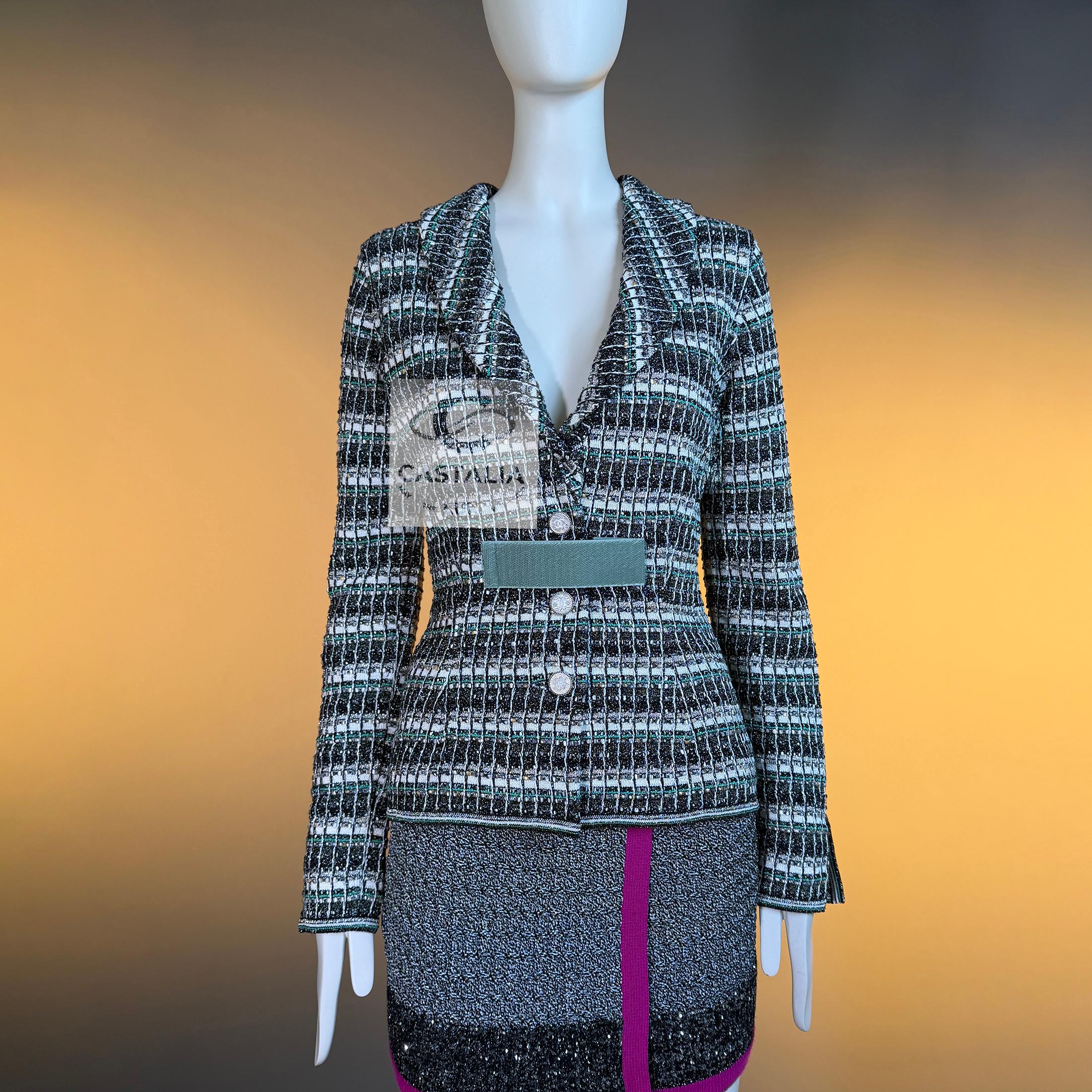 CHANEL Techno-Chic-Jacke mit CC-Juwel-Applikationen 36 FR im Angebot 3