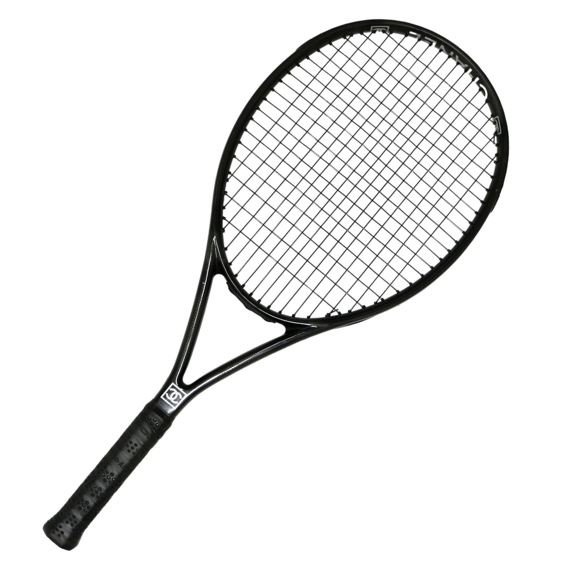 Incredibile racchetta da tennis nera Chanel
Condizioni: molto buone
Prodotto in Francia
Collection'S: tennis
Genere: donne
Materiale: grafite
Colore: nero, argento
Dimensioni: lunghezza manico 17,5 x 3,5 cm, diametro 3 x 3,5 cm, anima 11 x 10 cm ,
