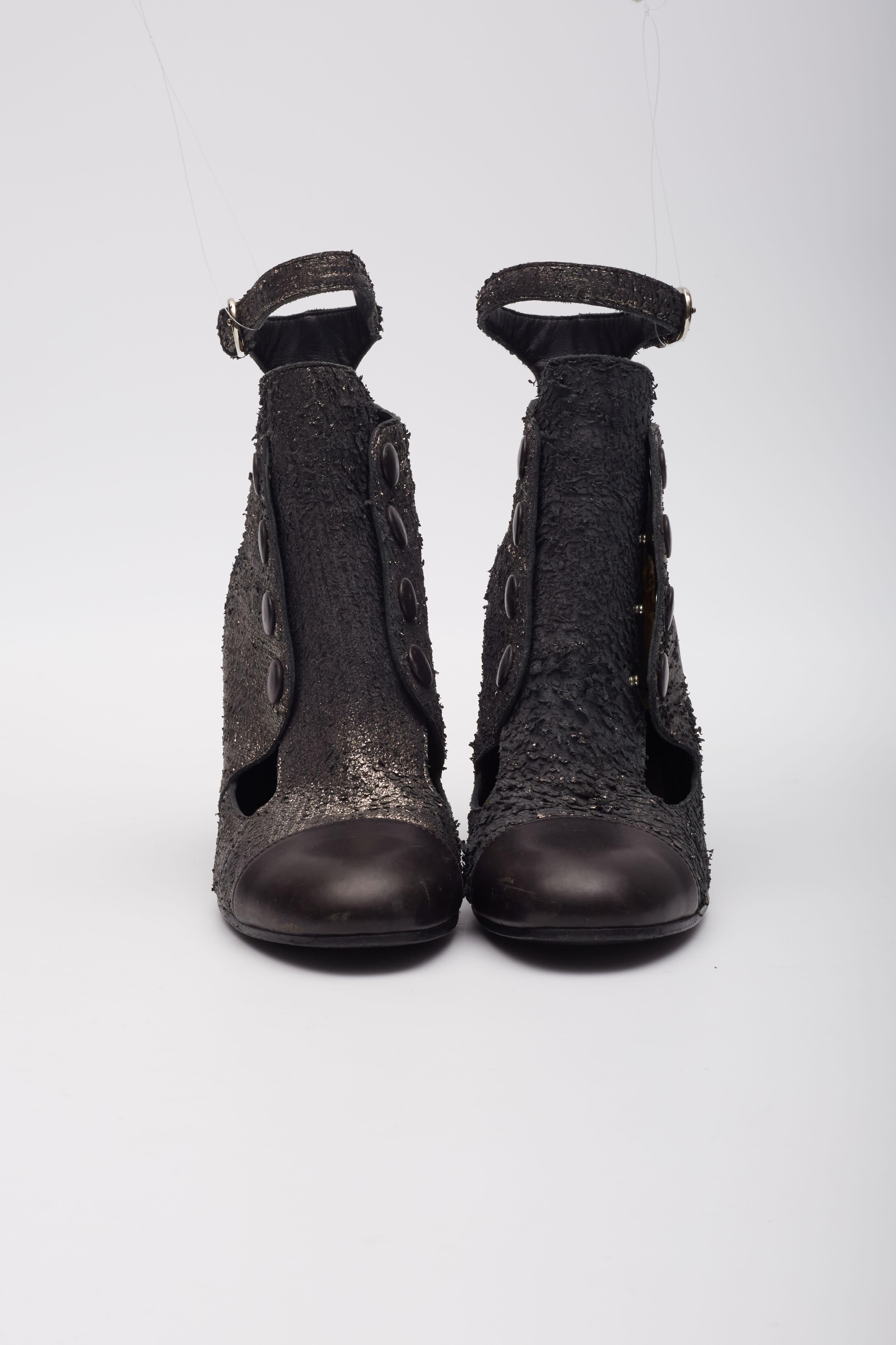 Black Chanel Textured Metallic Lambskin Silver Ankle Boots (EU 40) For Sale