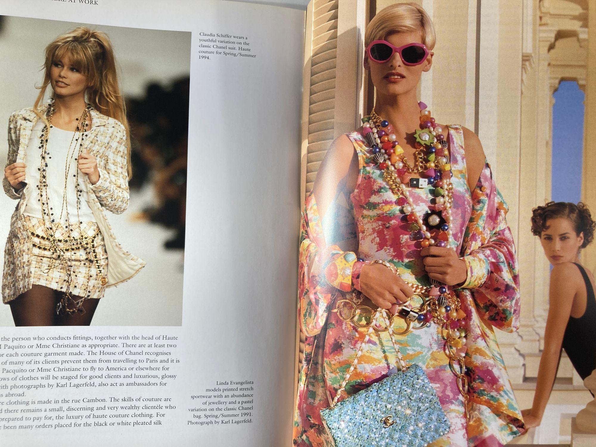 Chanel: The Couturiere at Work Book 1996 1st US Ed. by Amy De la Haye For Sale 7