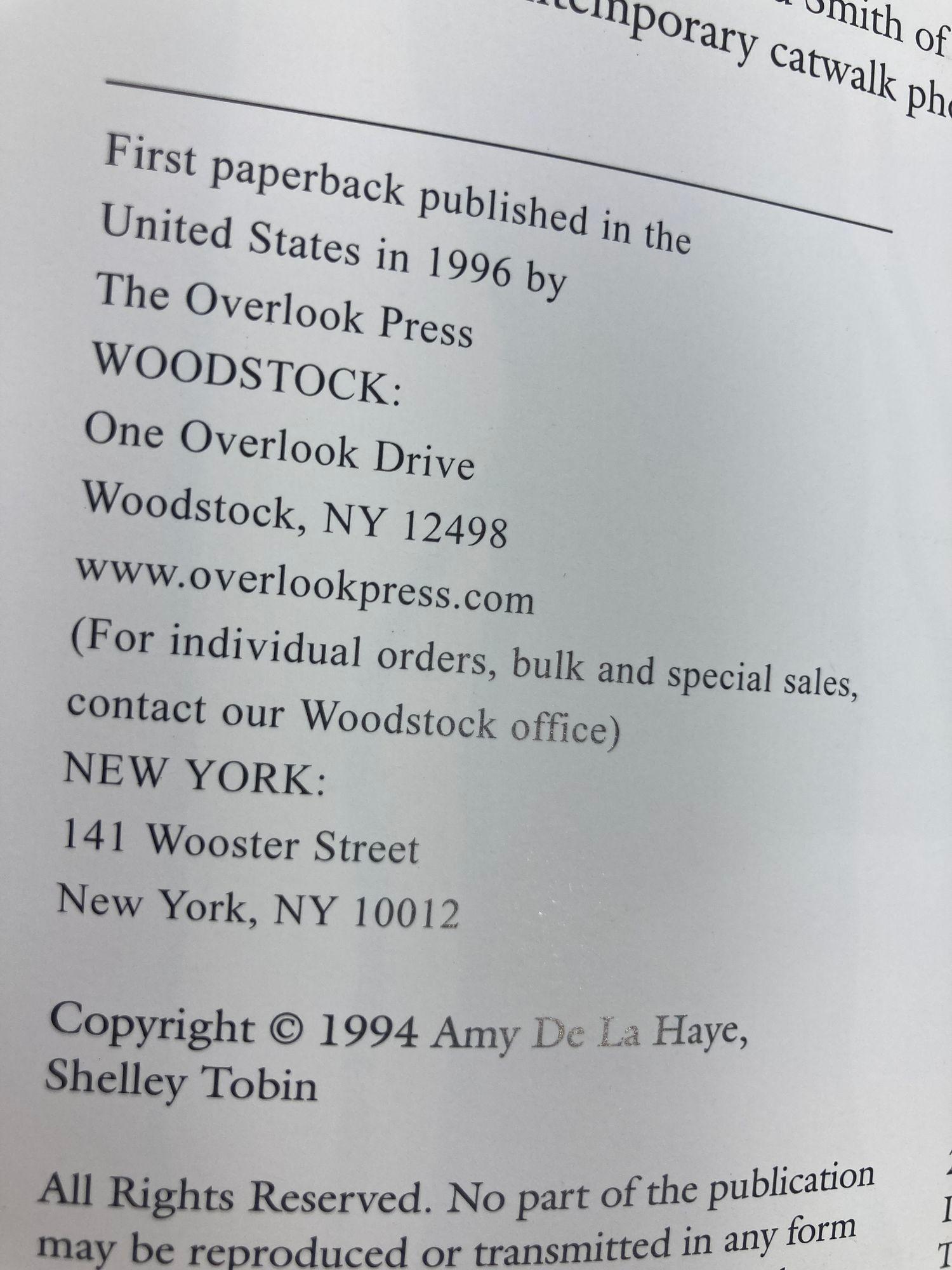 Chanel: The Couturiere at Work Book 1996 1st US Ed. by Amy De la Haye For Sale 1
