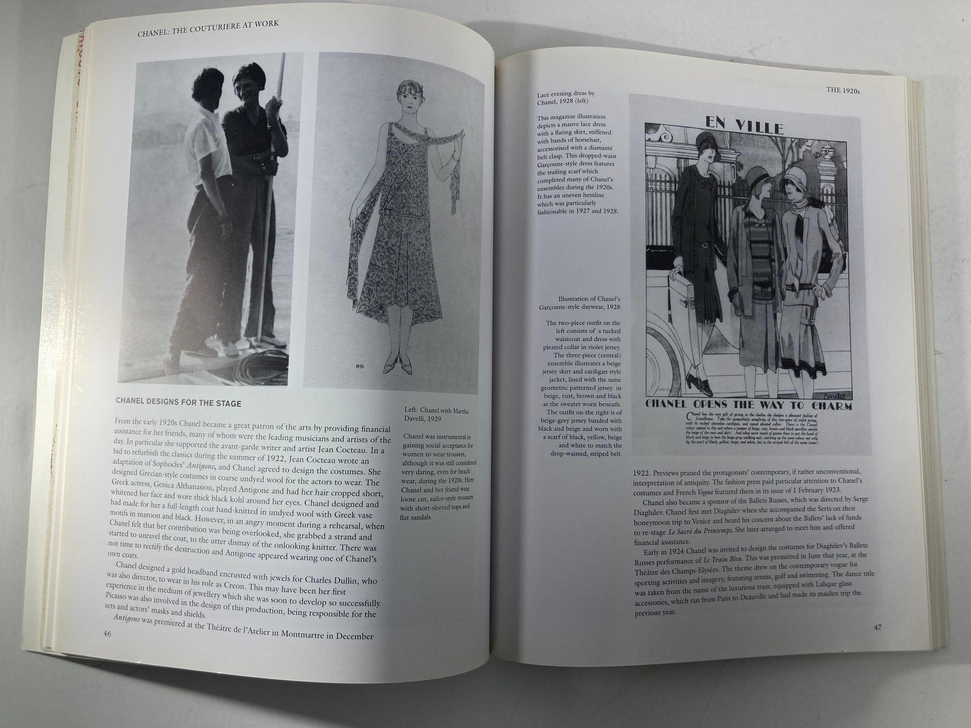 Chanel: The Couturiere at Work Book 1996 1st US Ed. by Amy De la Haye For Sale 2