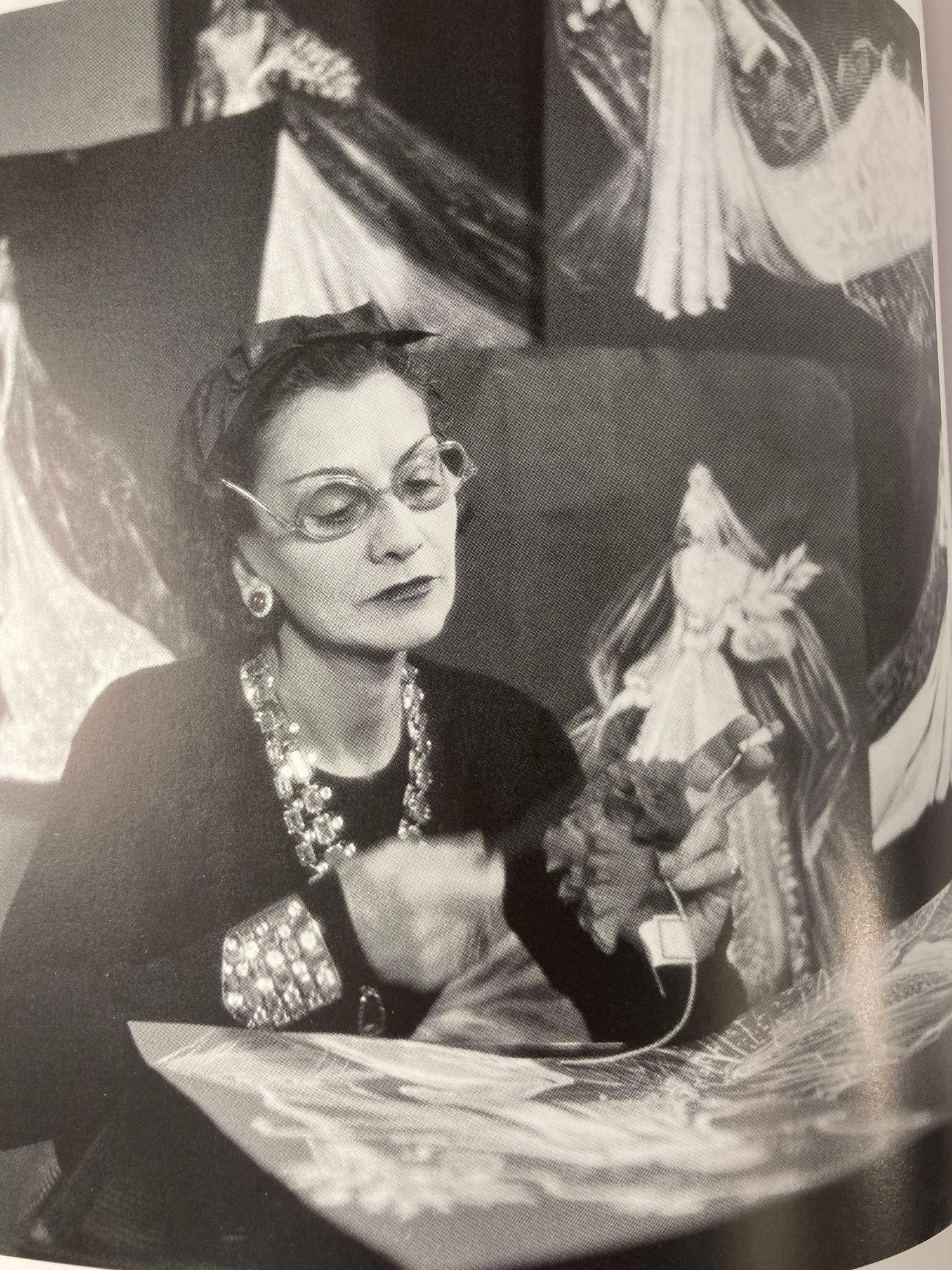 Chanel: The Couturiere at Work Book 1996 1st US Ed. by Amy De la Haye For Sale 3