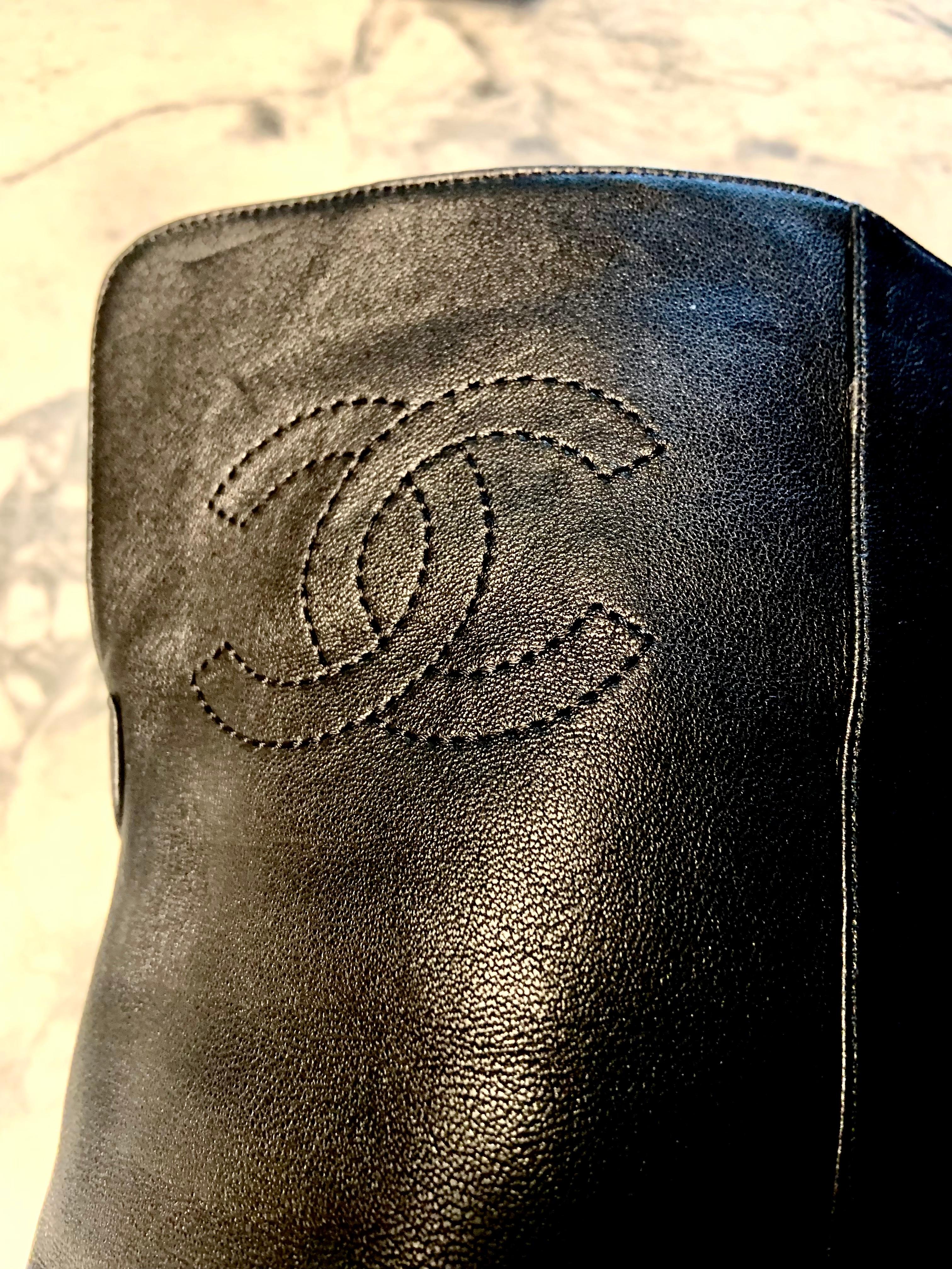 Chanel Oberschenkelhohe schwarze Lederstiefel  Größe 36 Damen im Angebot