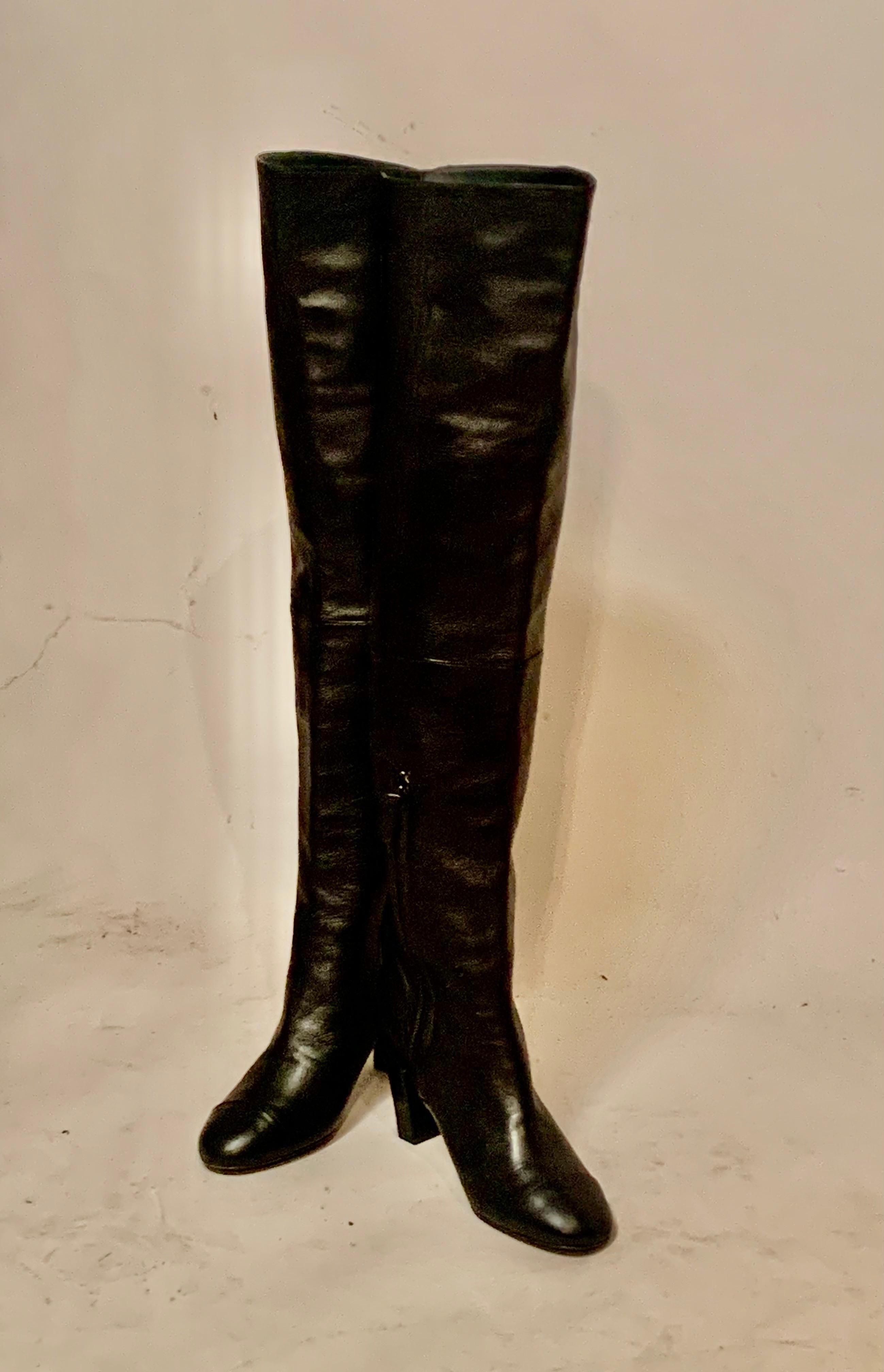 Chanel Oberschenkelhohe schwarze Lederstiefel  Größe 36 im Angebot 4
