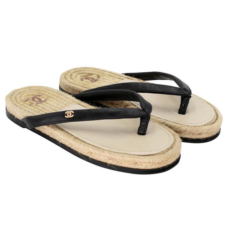 Sandales de plage Chanel Thong 36 d'été CC-S0829-0008 En vente sur 1stDibs