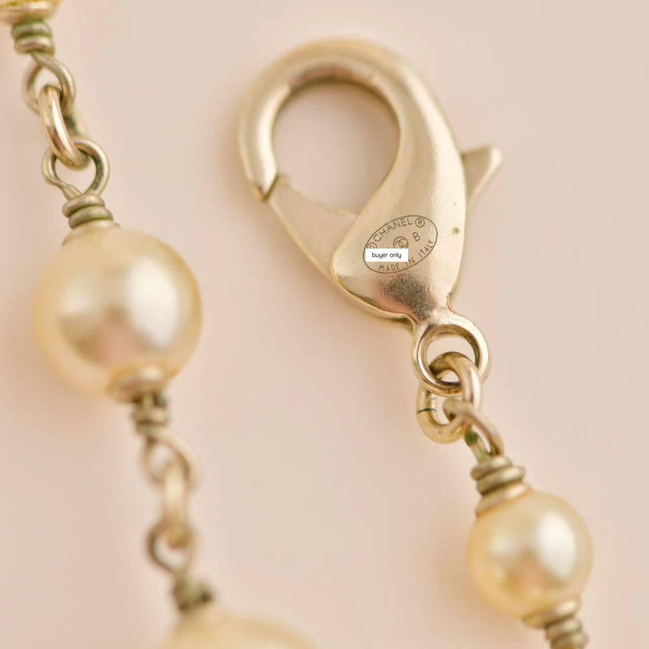 Chanel Halskette mit drei CC-Logos und Perlen Sautoir 1