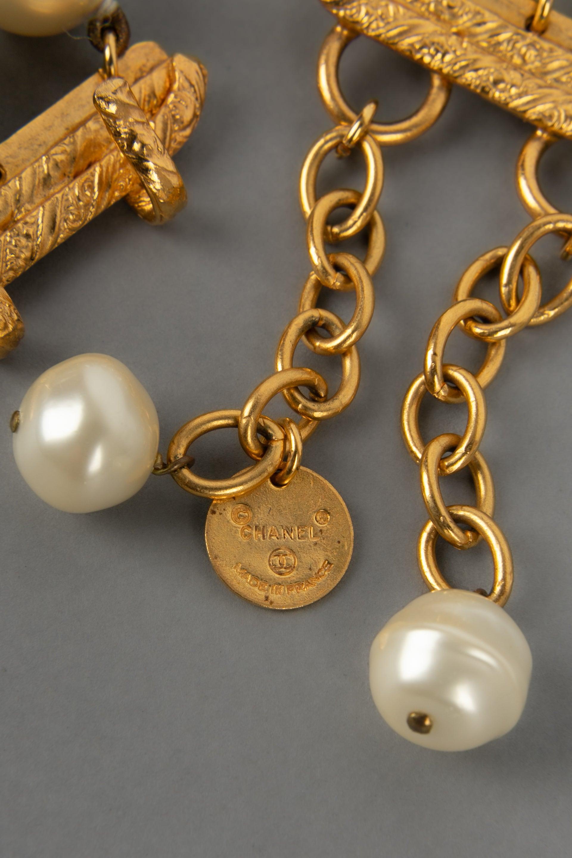 Chanel Collier à trois rangées de perles de costume en vente 2